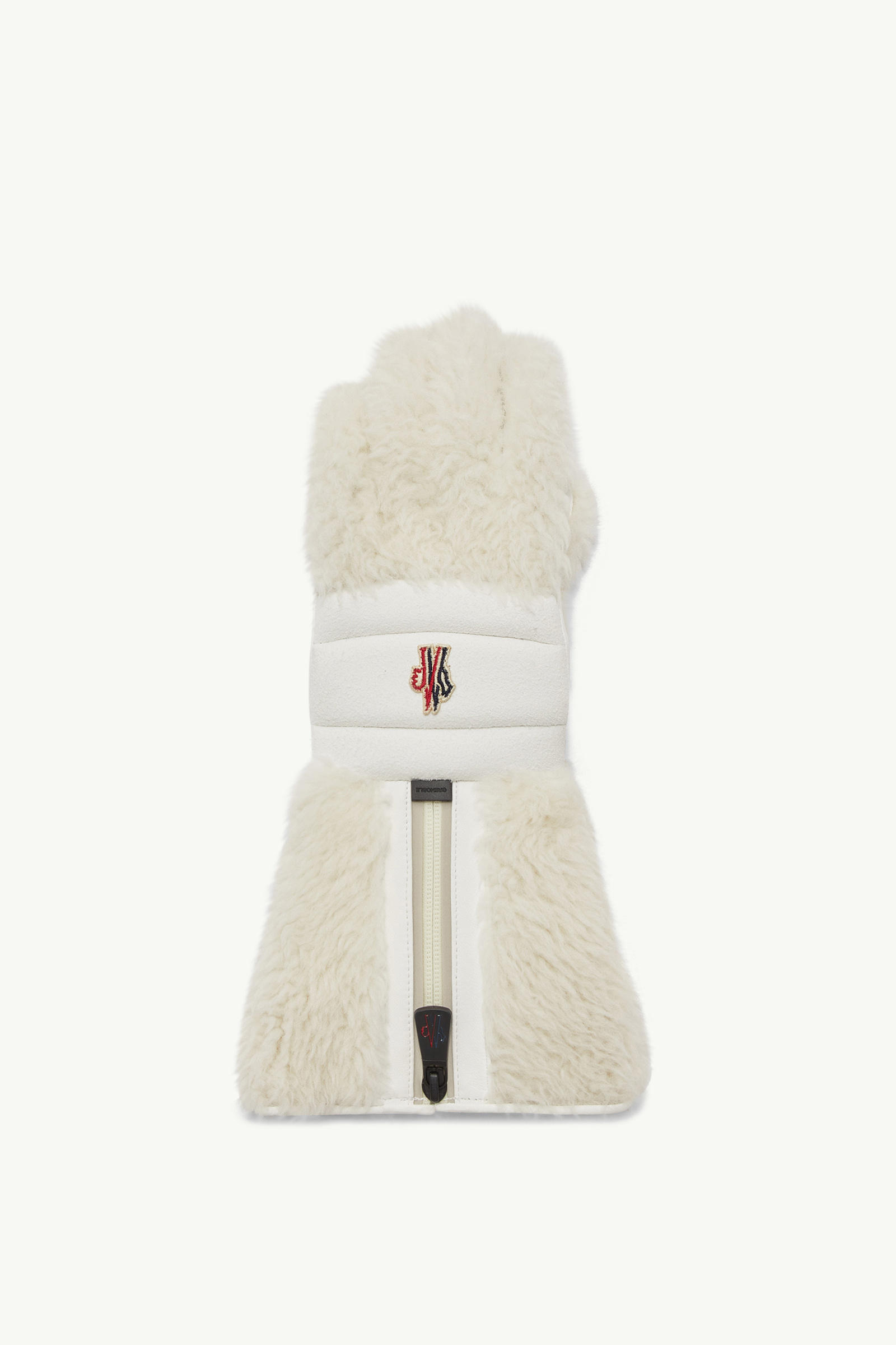 https://moncler-cdn.thron.com/api/v1/content-delivery/shares/dpx6uv/contents/J20983A00017M5230P01_F/image/J20983A00017M5230P01_F