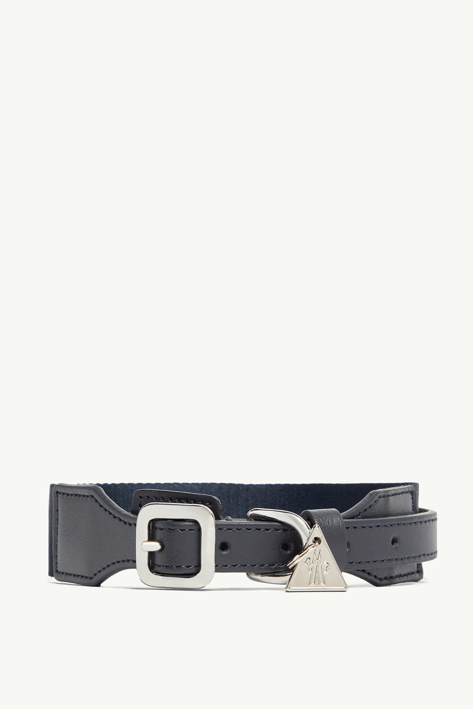 https://moncler-cdn.thron.com/api/v1/content-delivery/shares/dpx6uv/contents/J209O3G00013M4396P77_F/image/J209O3G00013M4396P77_F