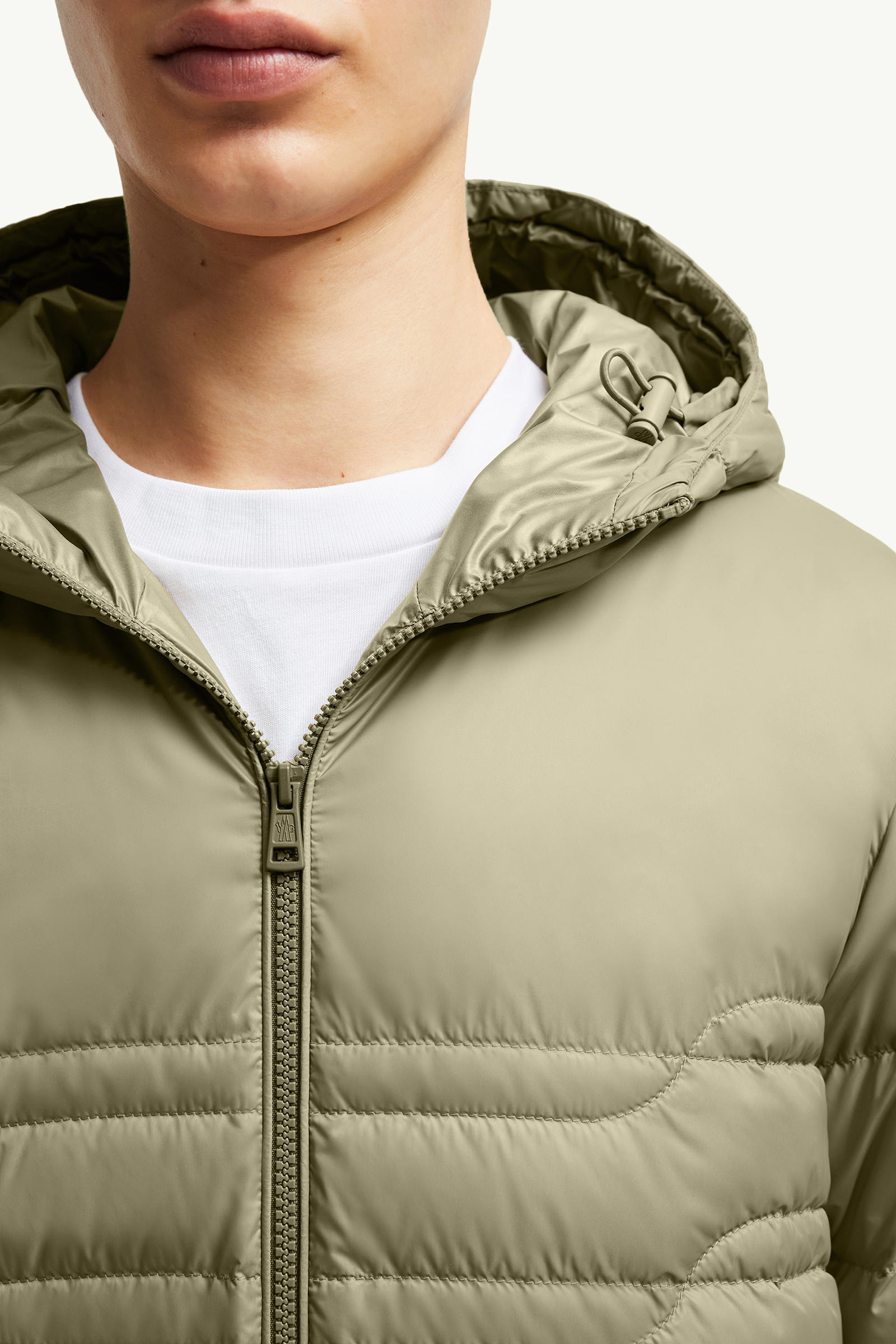 Piumino corto Aleso con cappuccio e trapuntatura geometrica Uomo Verde Oliva Moncler 6