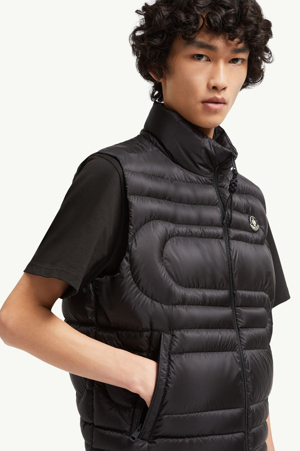 Emeishan Snake-Quilted Down Gilet Men Black Moncler 5
