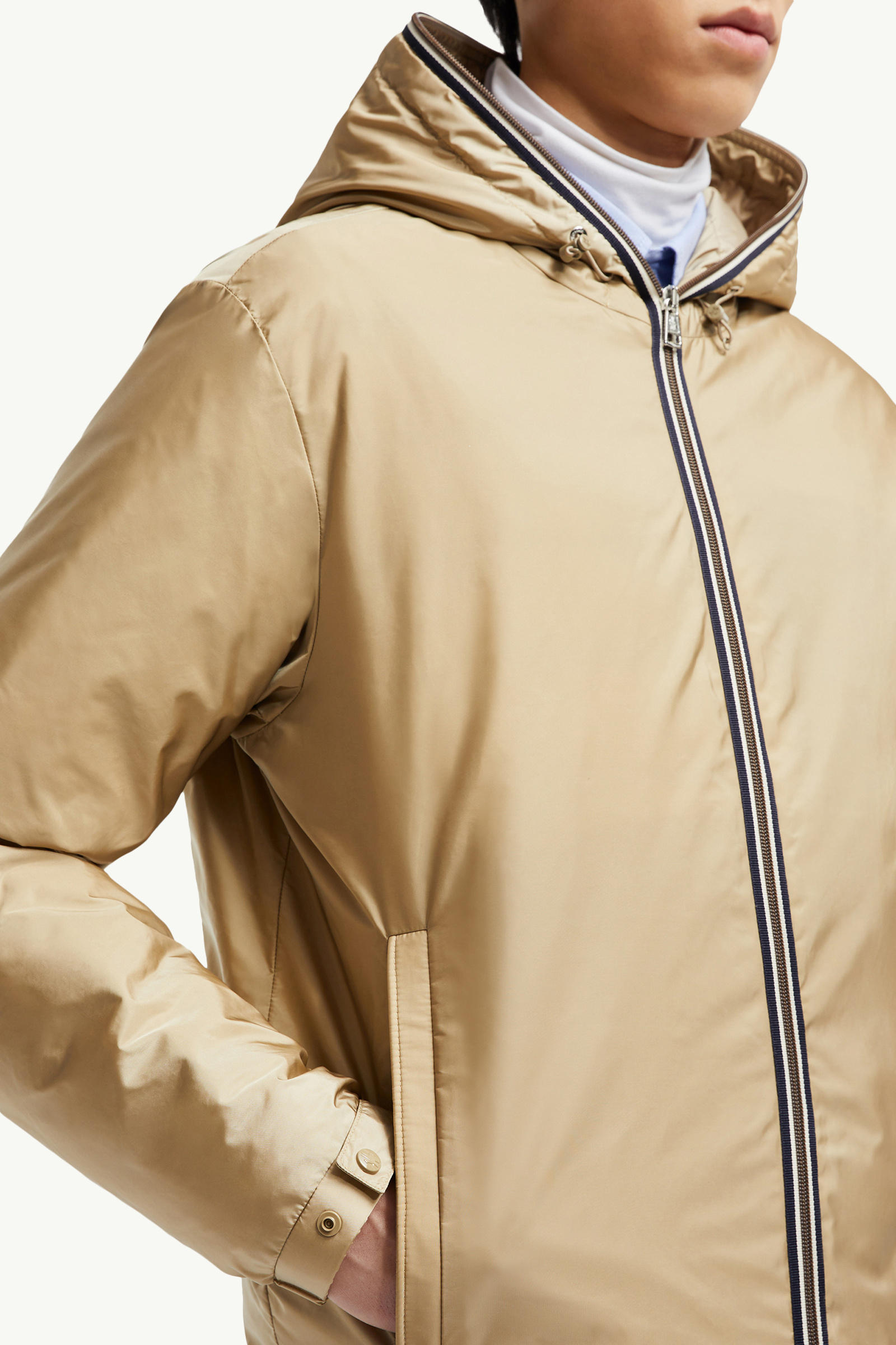 Plumífero corto con capucha Evettes Hombre Beige Arena Moncler 5