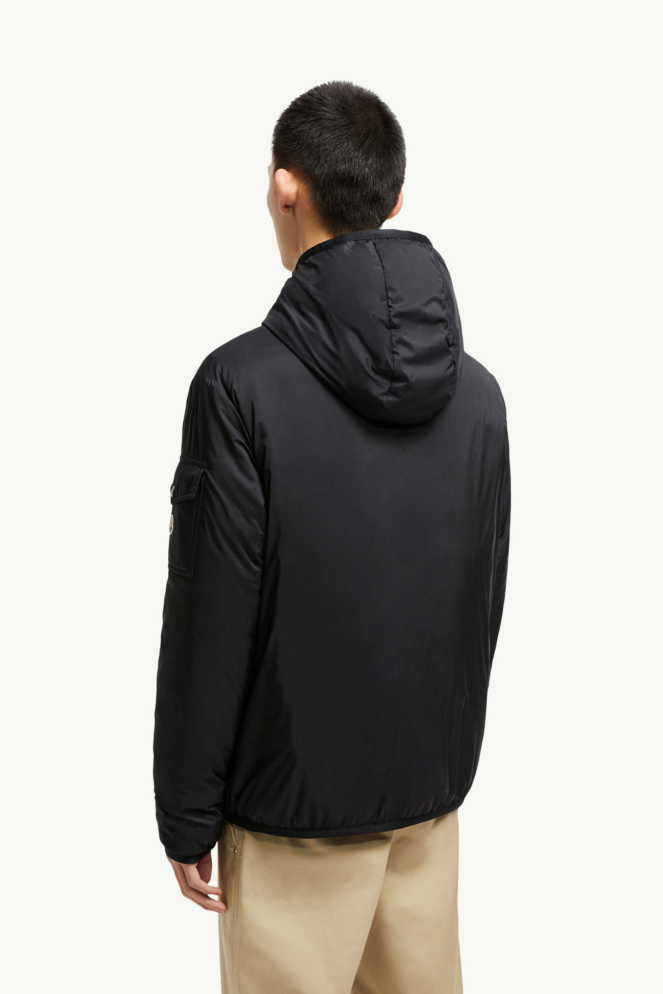 Monteynardショートダウンジャケット メンズ ブラック Moncler 4