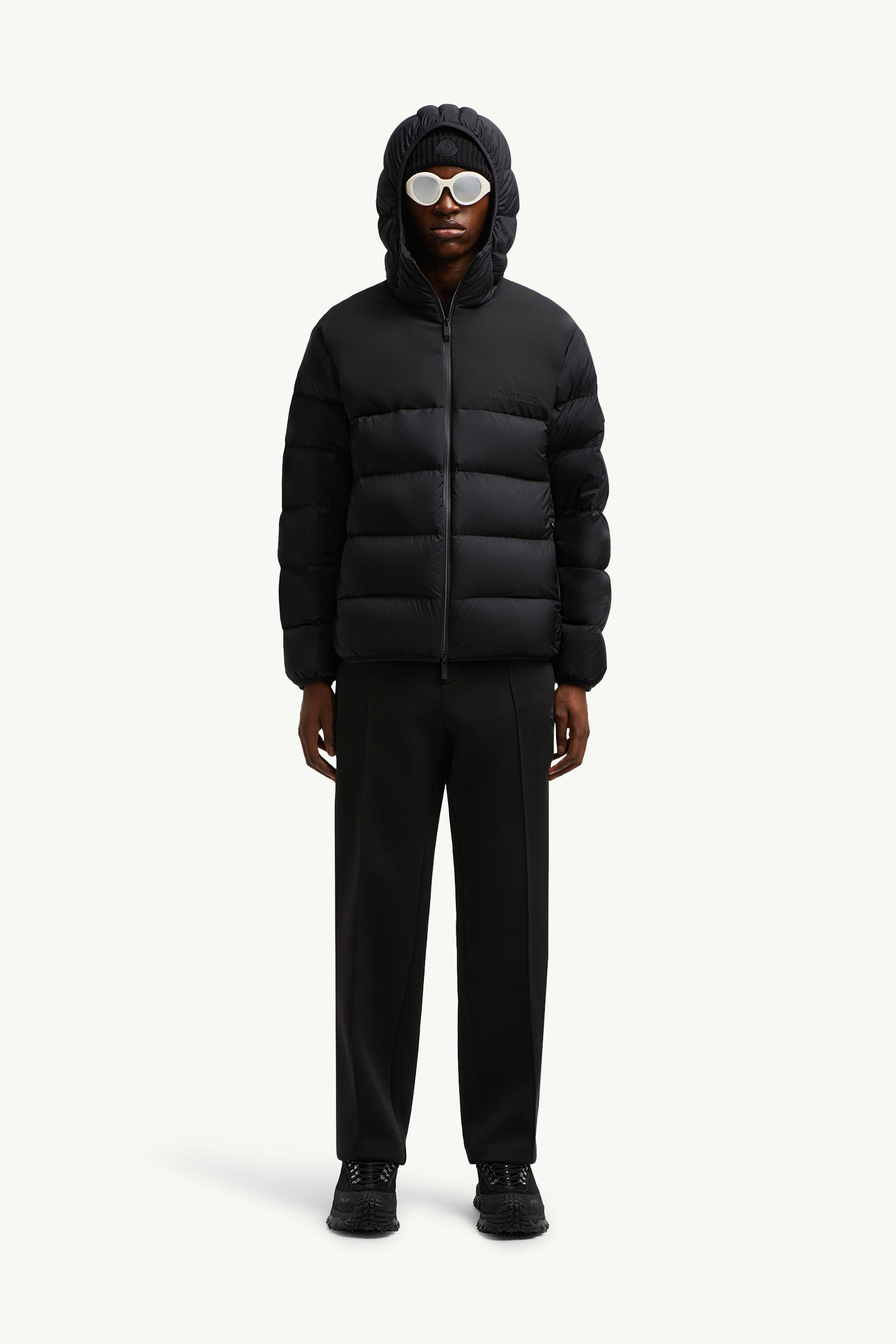 Veumont男士连帽短款羽绒夹克外套 男士 黑色 Moncler 0