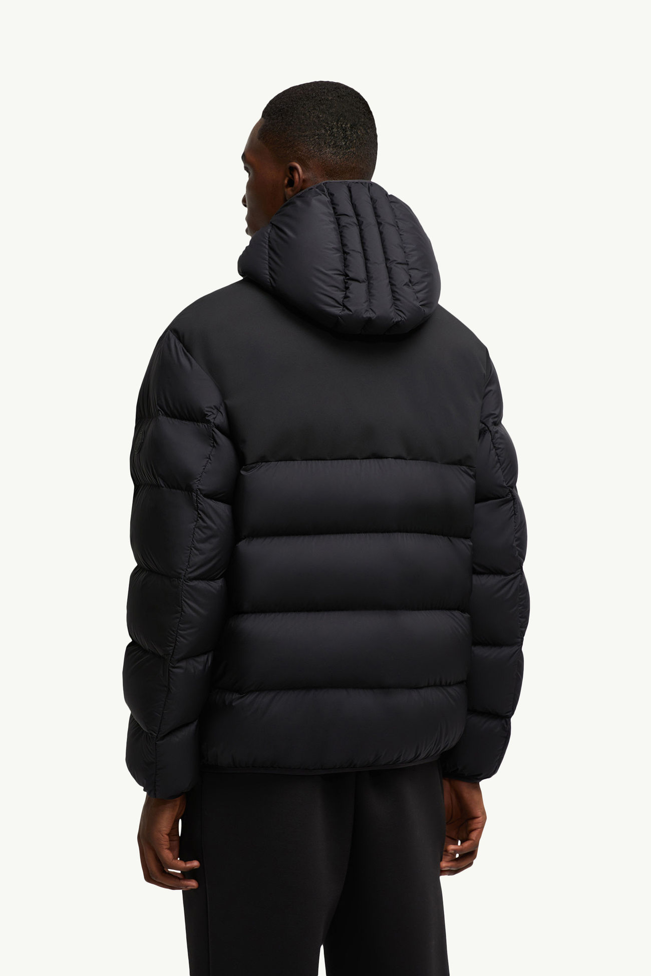Veumont 후드 쇼트 다운 재킷 남성 블랙 Moncler 4