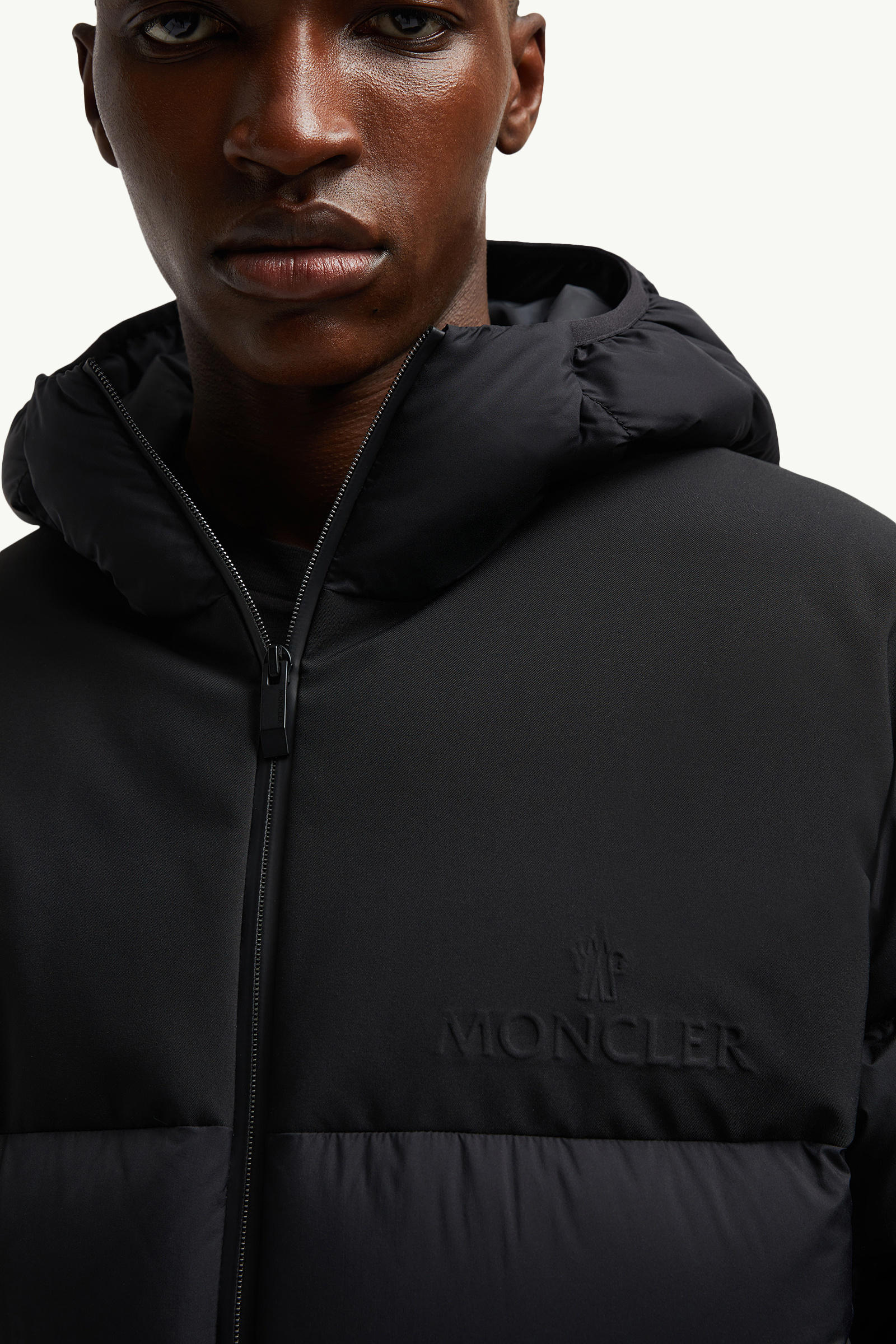 Veumont男士连帽短款羽绒夹克外套 男士 黑色 Moncler 6