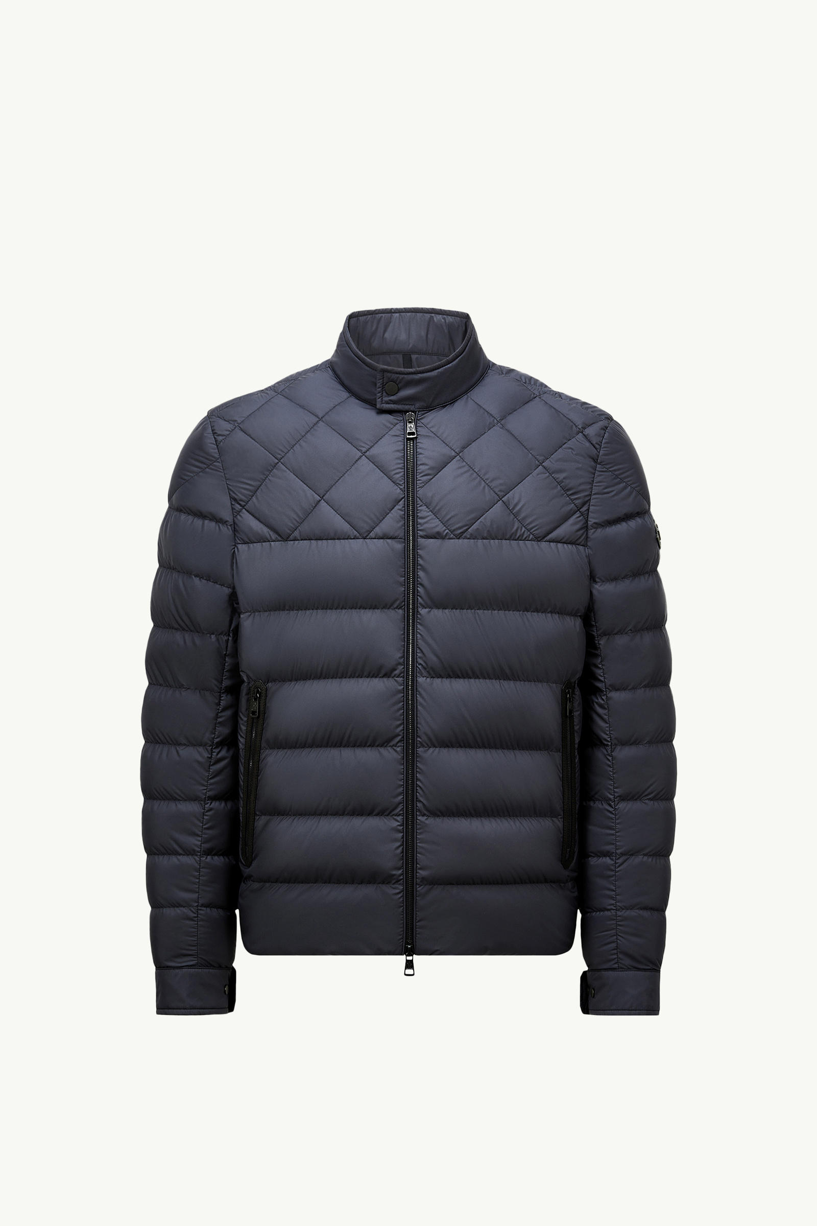 https://moncler-cdn.thron.com/api/v1/content-delivery/shares/dpx6uv/contents/K10911A00058597X2779_F/image/K10911A00058597X2779_F