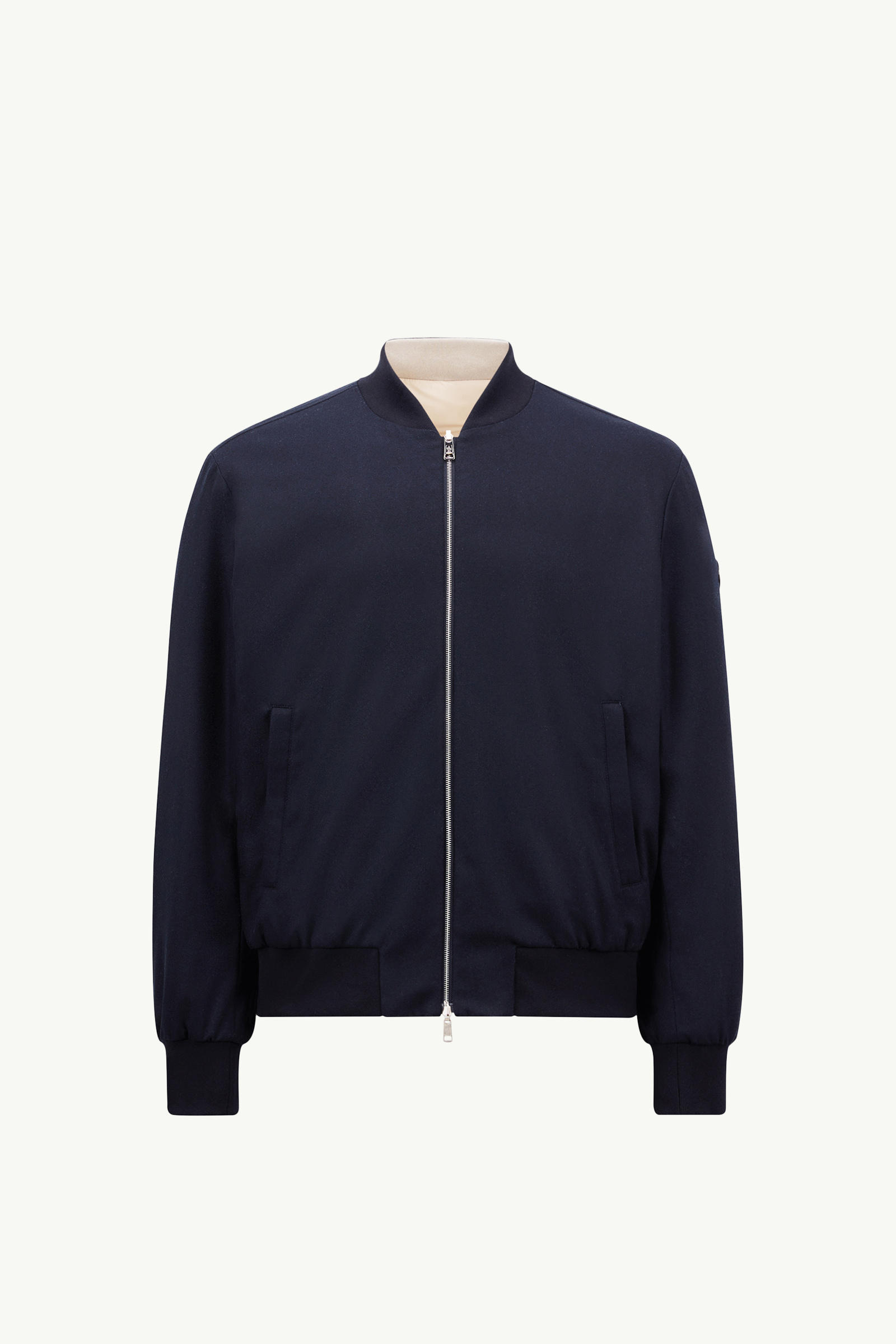 https://moncler-cdn.thron.com/api/v1/content-delivery/shares/dpx6uv/contents/K10911A00059596LQ742_F/image/K10911A00059596LQ742_F