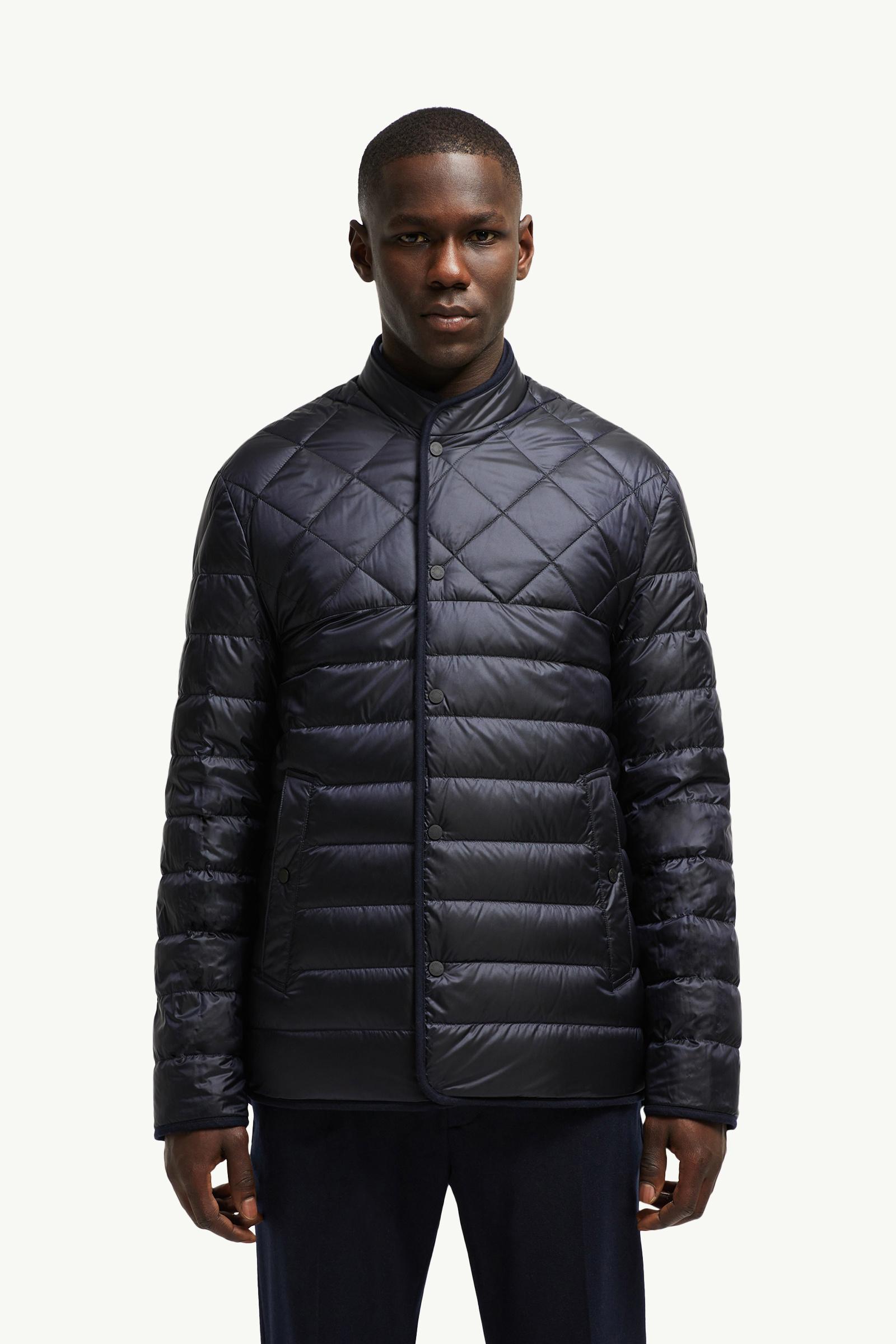MONCLER（モンクレール） ネイビー ダウンジャケット ショート丈 MONCLER（モンクレール） ネイビー ダウンジャケット ショート丈