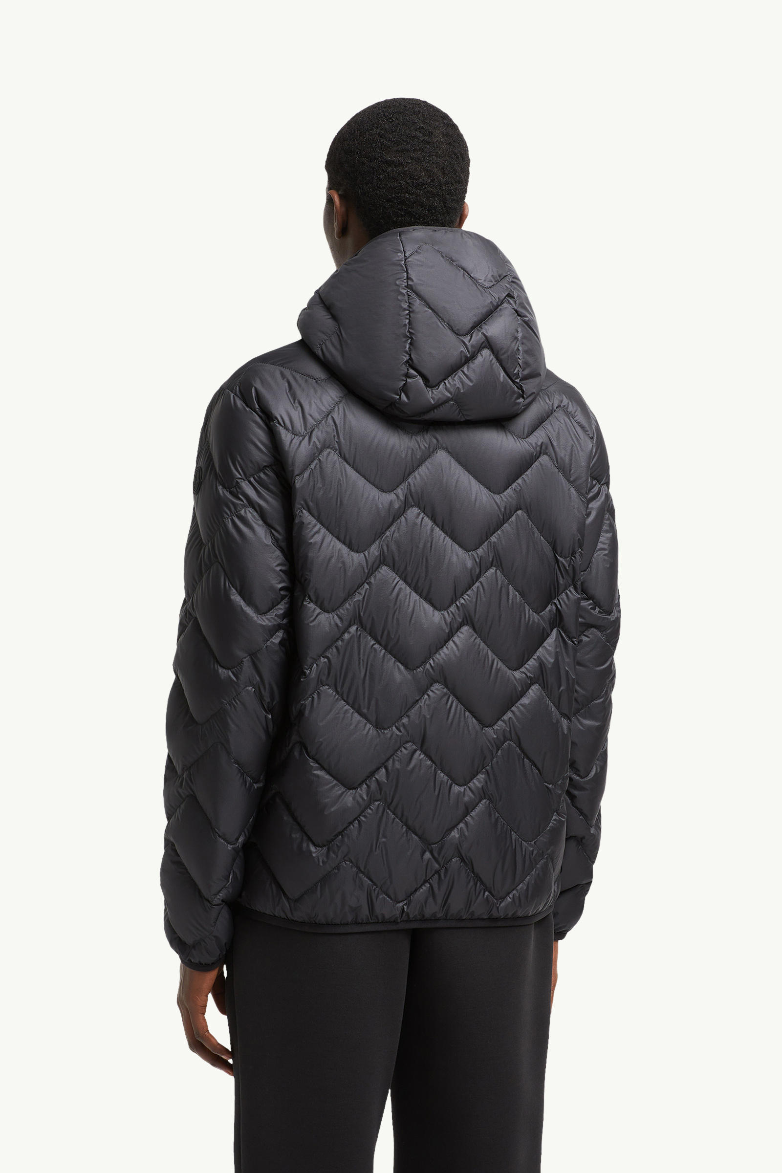 Bimont wellenförmig gesteppte kurze Daunenjacke mit Kapuze Herren Schwarz Moncler 4