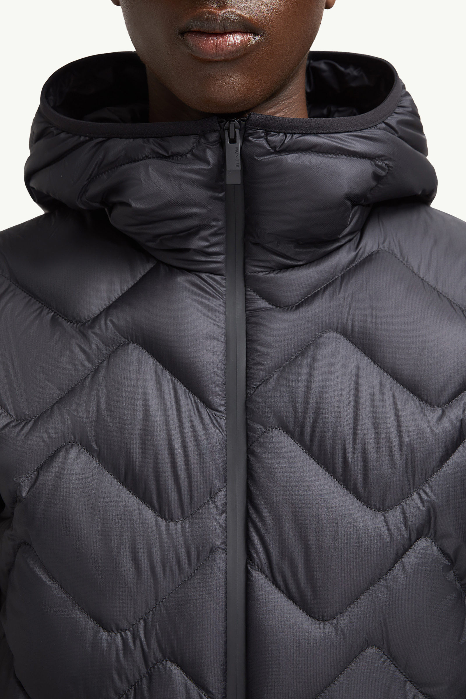 Bimont wellenförmig gesteppte kurze Daunenjacke mit Kapuze Herren Schwarz Moncler 5