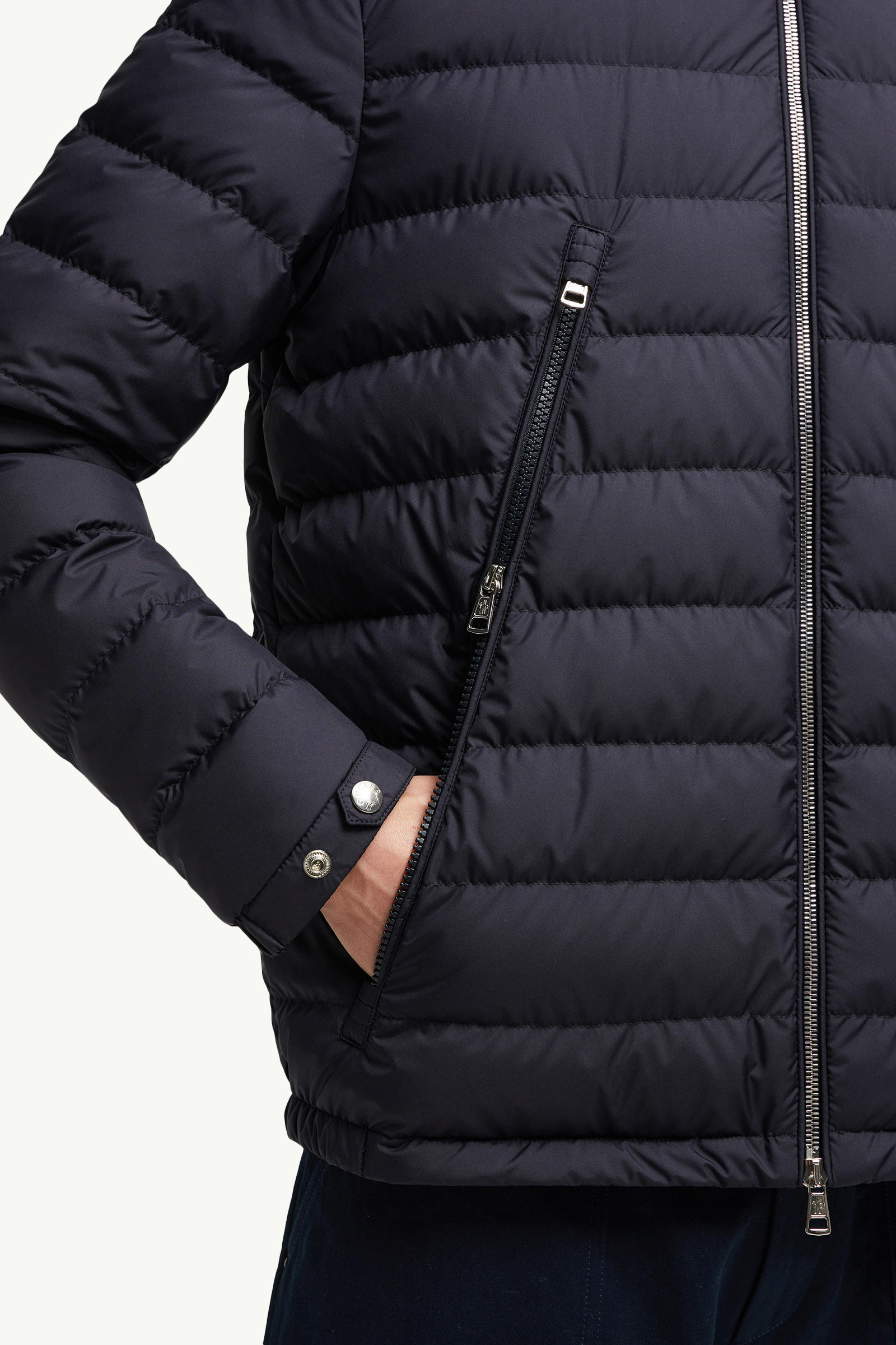 Alfit kurze Daunenjacke mit Kapuze Herren Navyblau Moncler 5