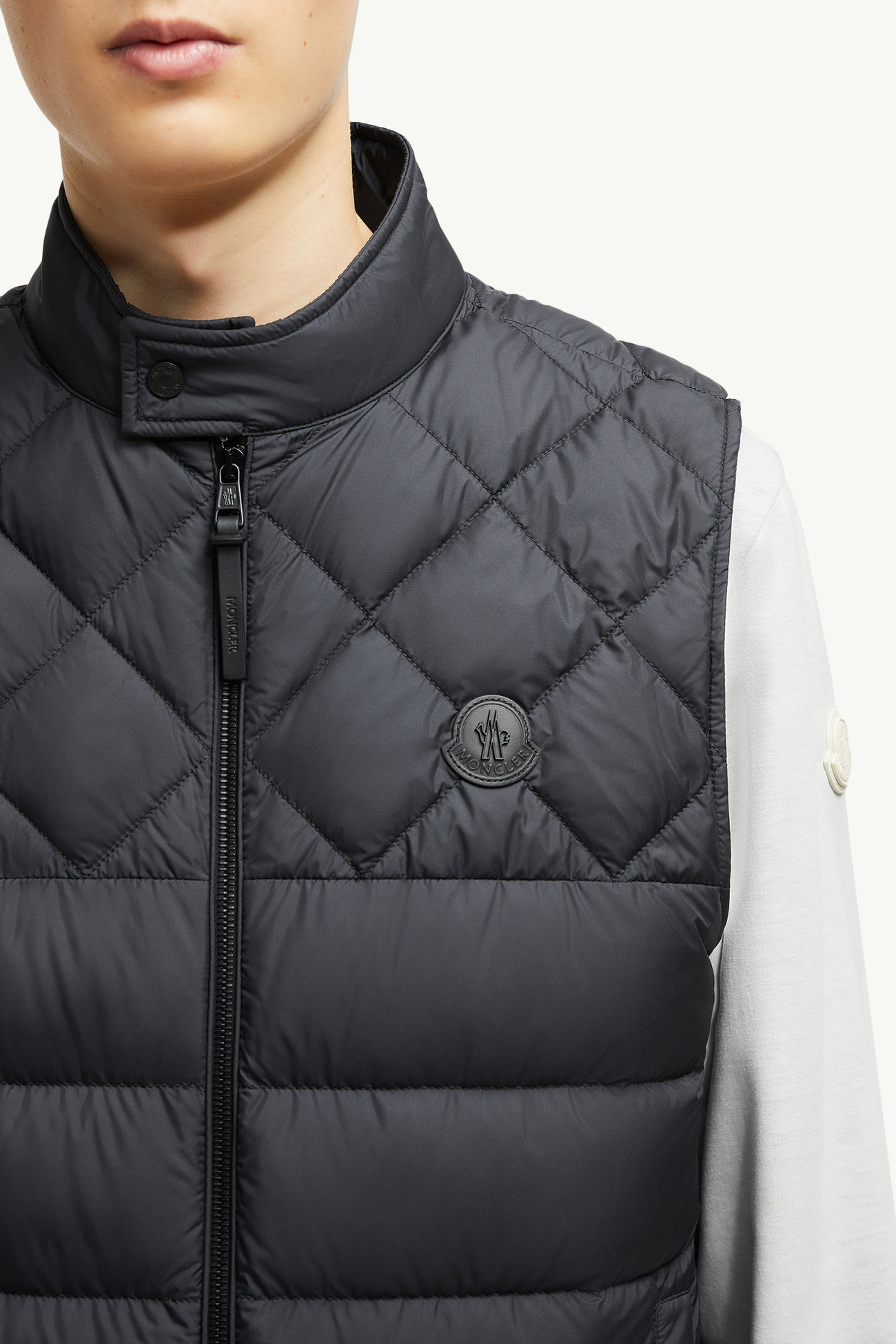 Gilet imbottito con trapuntatura a diamante Arcalod Uomo Nero Moncler 6