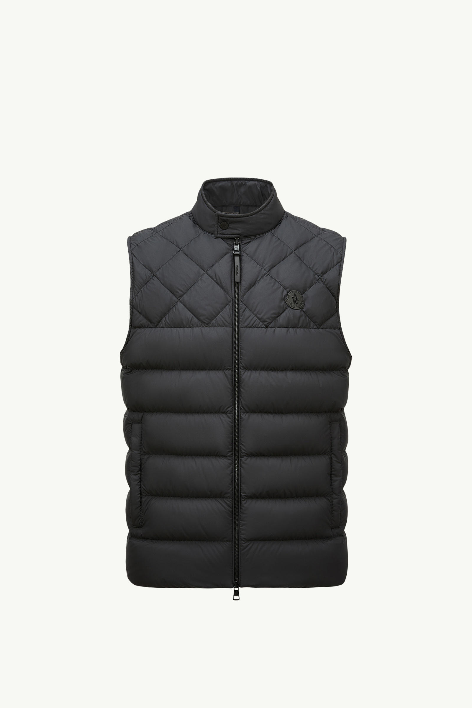 https://moncler-cdn.thron.com/api/v1/content-delivery/shares/dpx6uv/contents/K10911A00114597X2999_F/image/K10911A00114597X2999_F