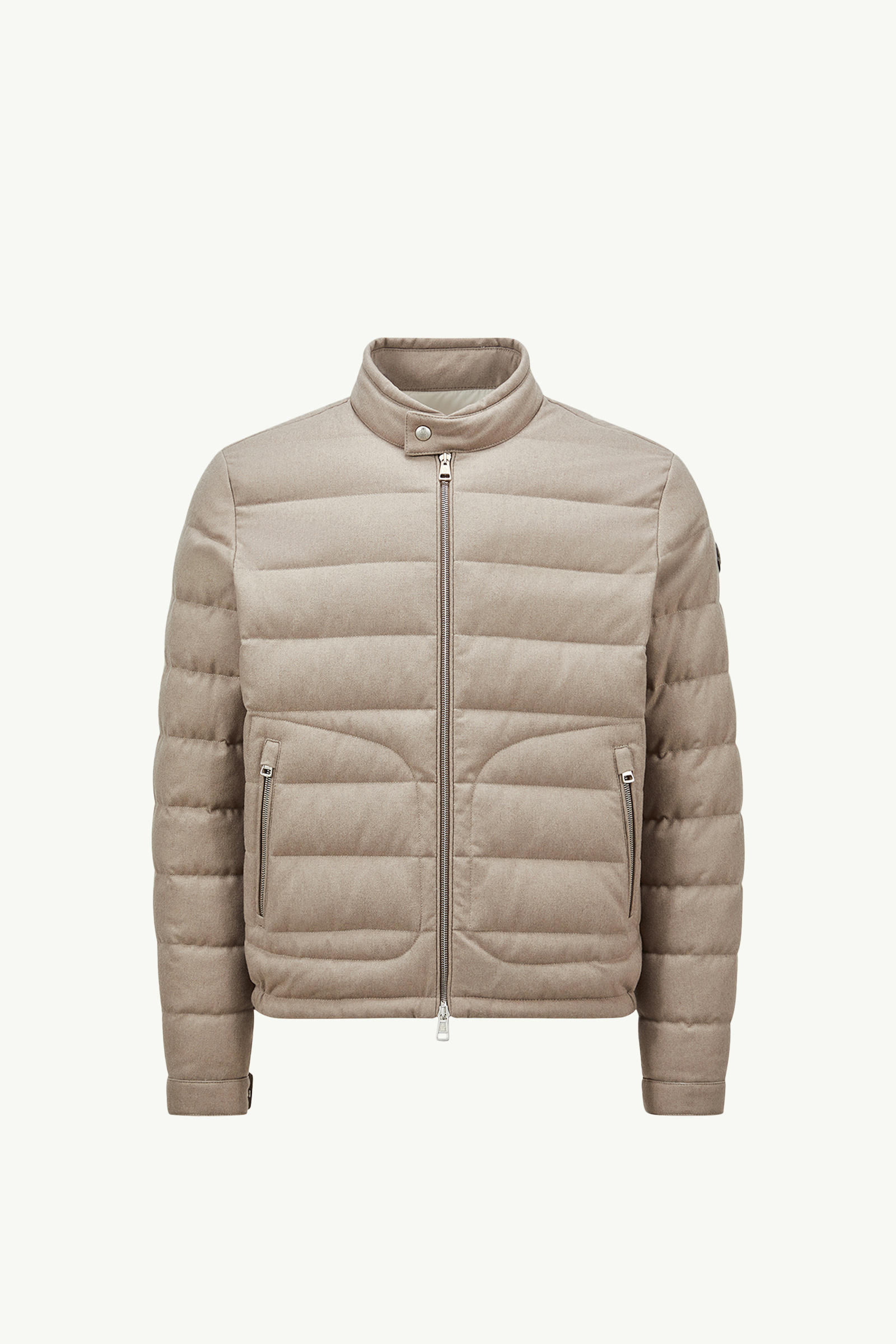 https://moncler-cdn.thron.com/api/v1/content-delivery/shares/dpx6uv/contents/K10911A00142596LQ22E_F/image/K10911A00142596LQ22E_F