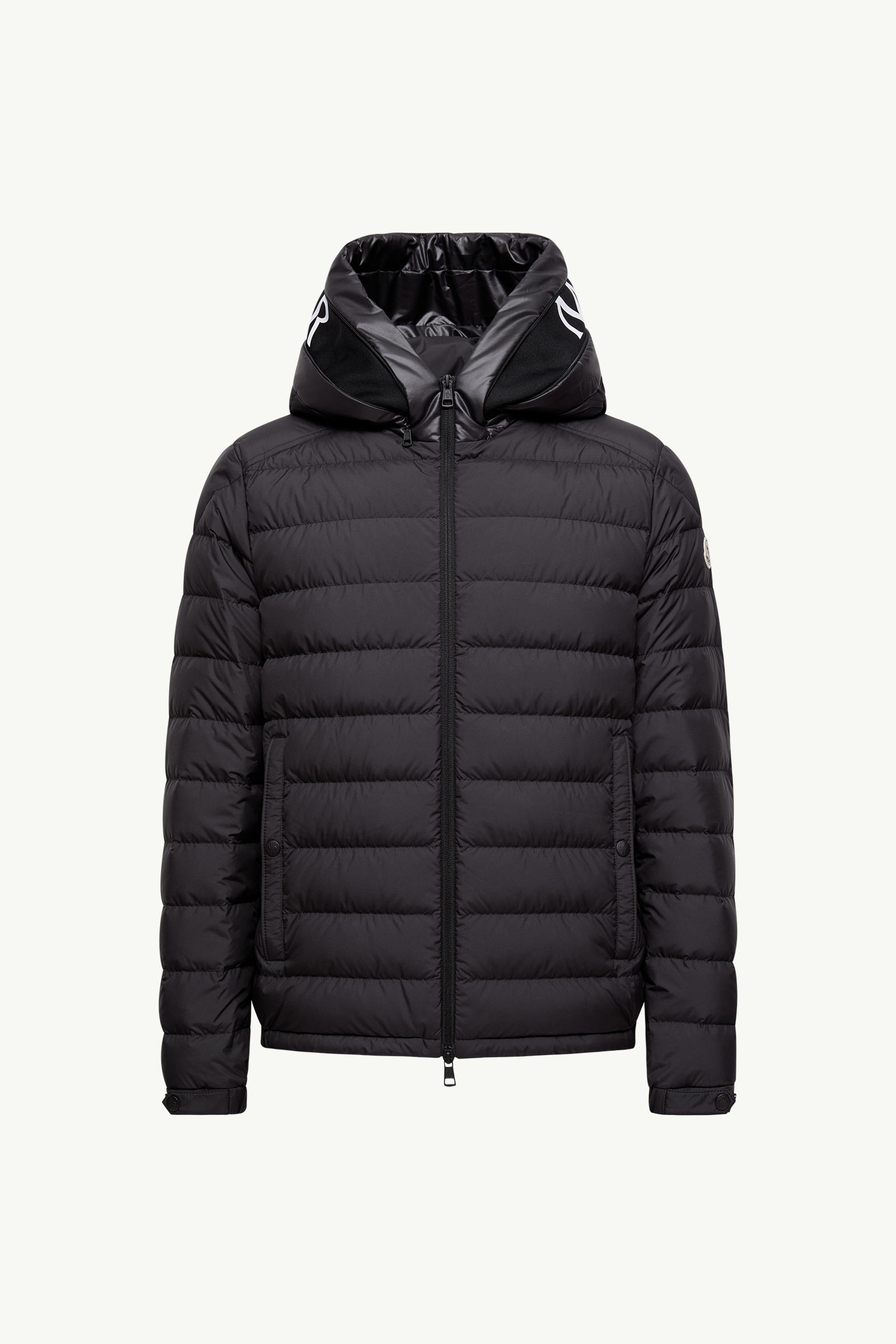 https://moncler-cdn.thron.com/api/v1/content-delivery/shares/dpx6uv/contents/K10911A00150597YW999_F/image/K10911A00150597YW999_F