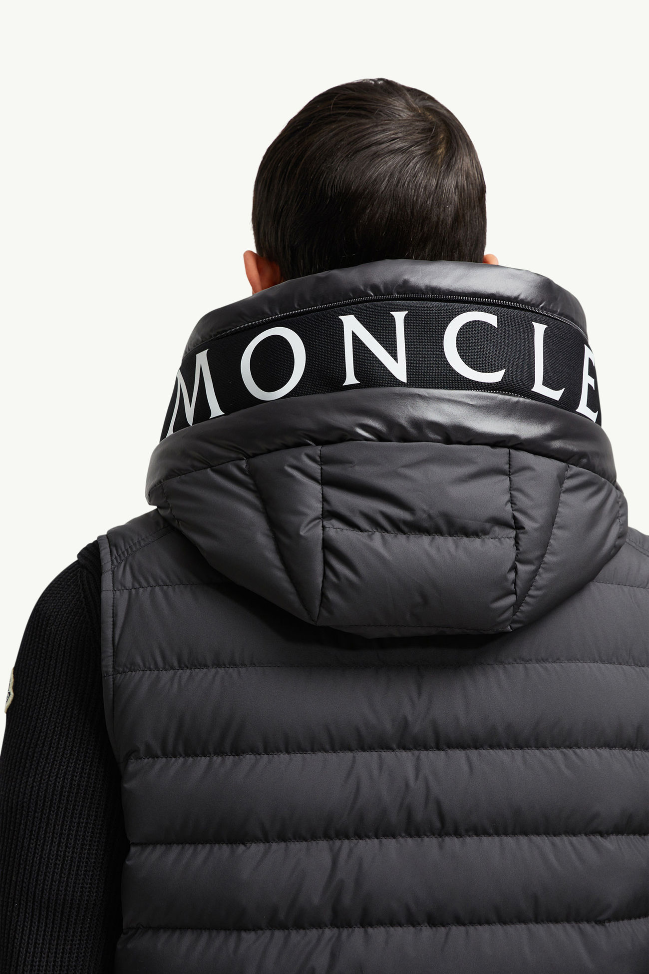 Chaleco plumífero con capucha Bourget Hombre Negro Moncler 5