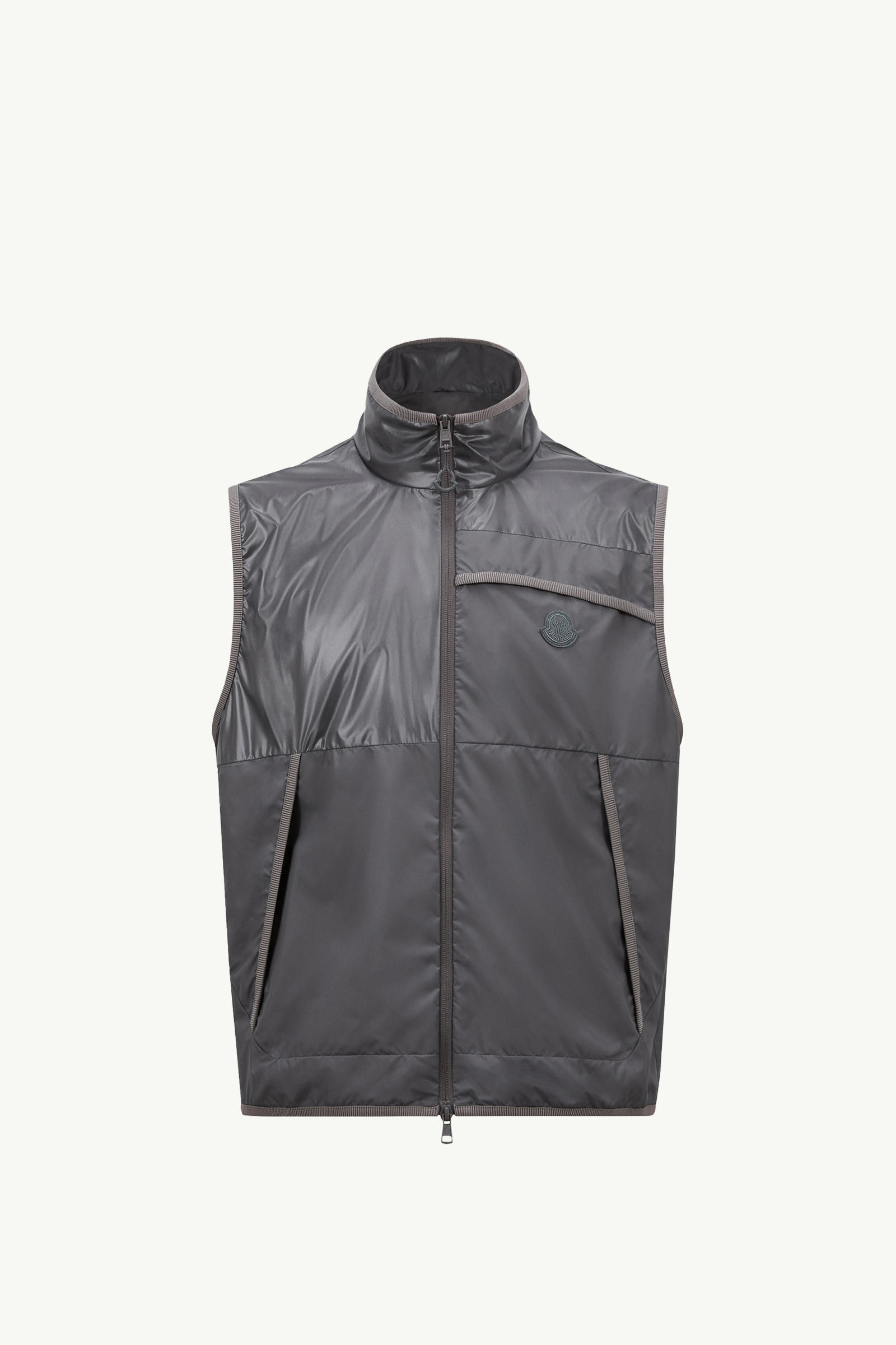 https://moncler-cdn.thron.com/api/v1/content-delivery/shares/dpx6uv/contents/K10911A00182597YW92A_F/image/K10911A00182597YW92A_F