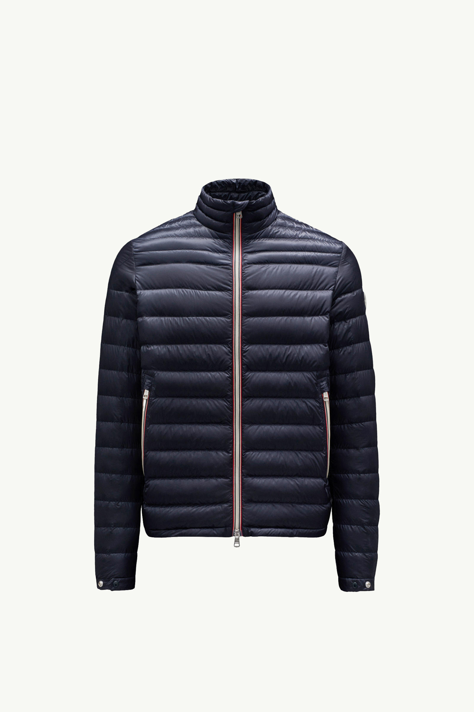 https://moncler-cdn.thron.com/api/v1/content-delivery/shares/dpx6uv/contents/K10911A1090053279776_F/image/K10911A1090053279776_F