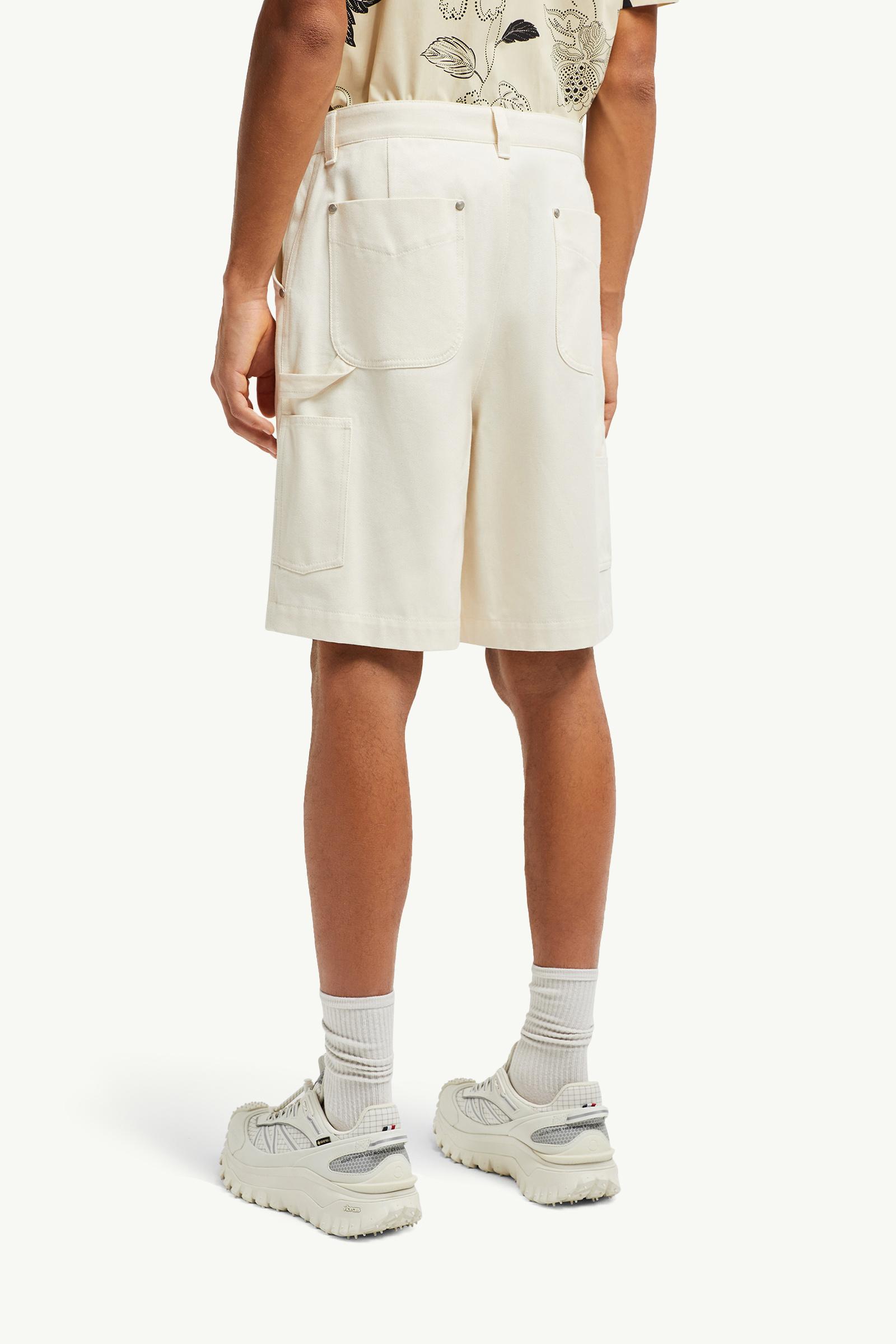 ショートパンツ MONCLER IVORY COTTON BERMUDA SHORTS White Ivory Cotton Bermuda Shorts - Trousers & Shorts for
