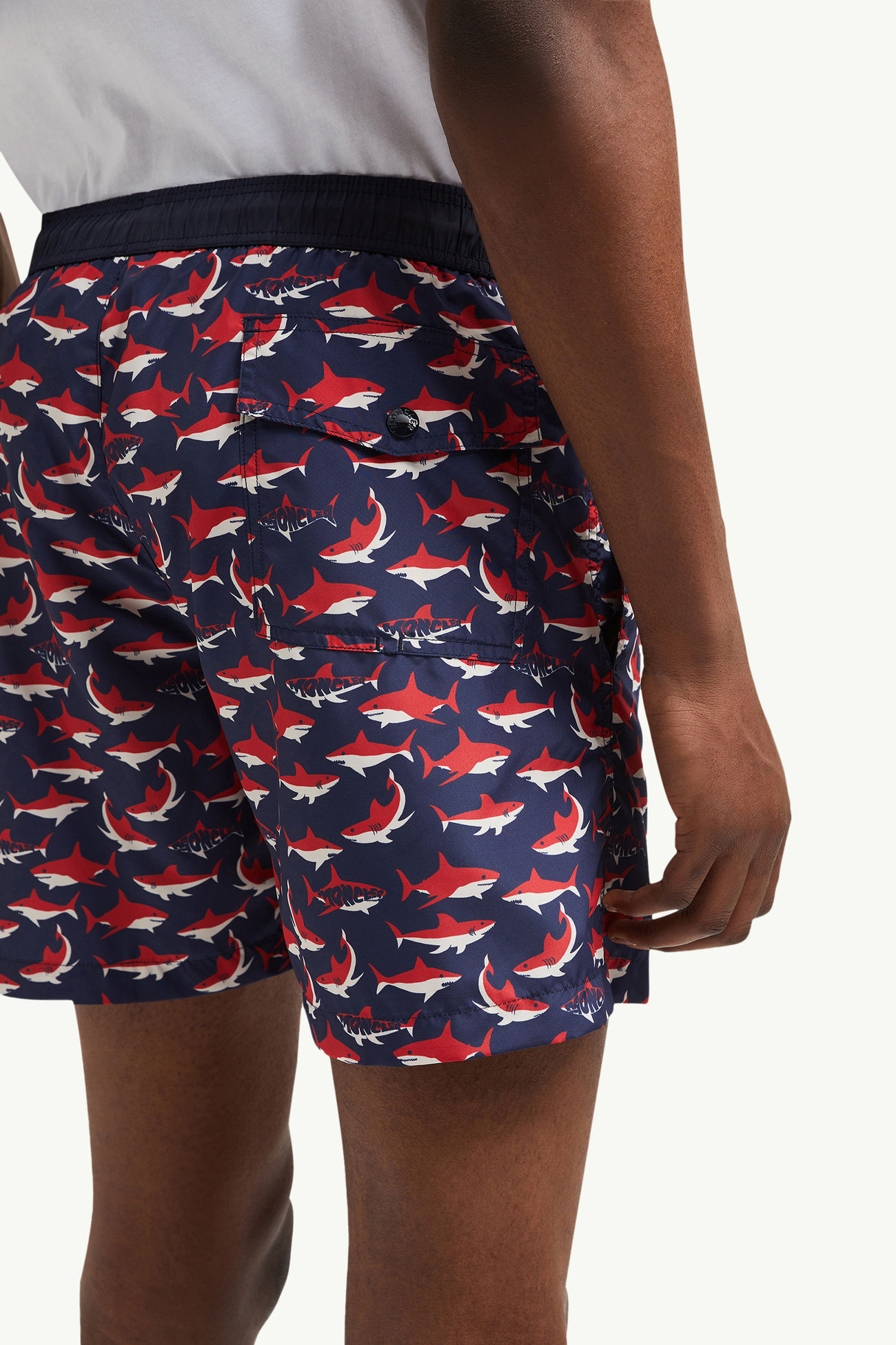 Shorts da bagno con stampa squali Uomo Bianco & Blu & Rosso Moncler 1