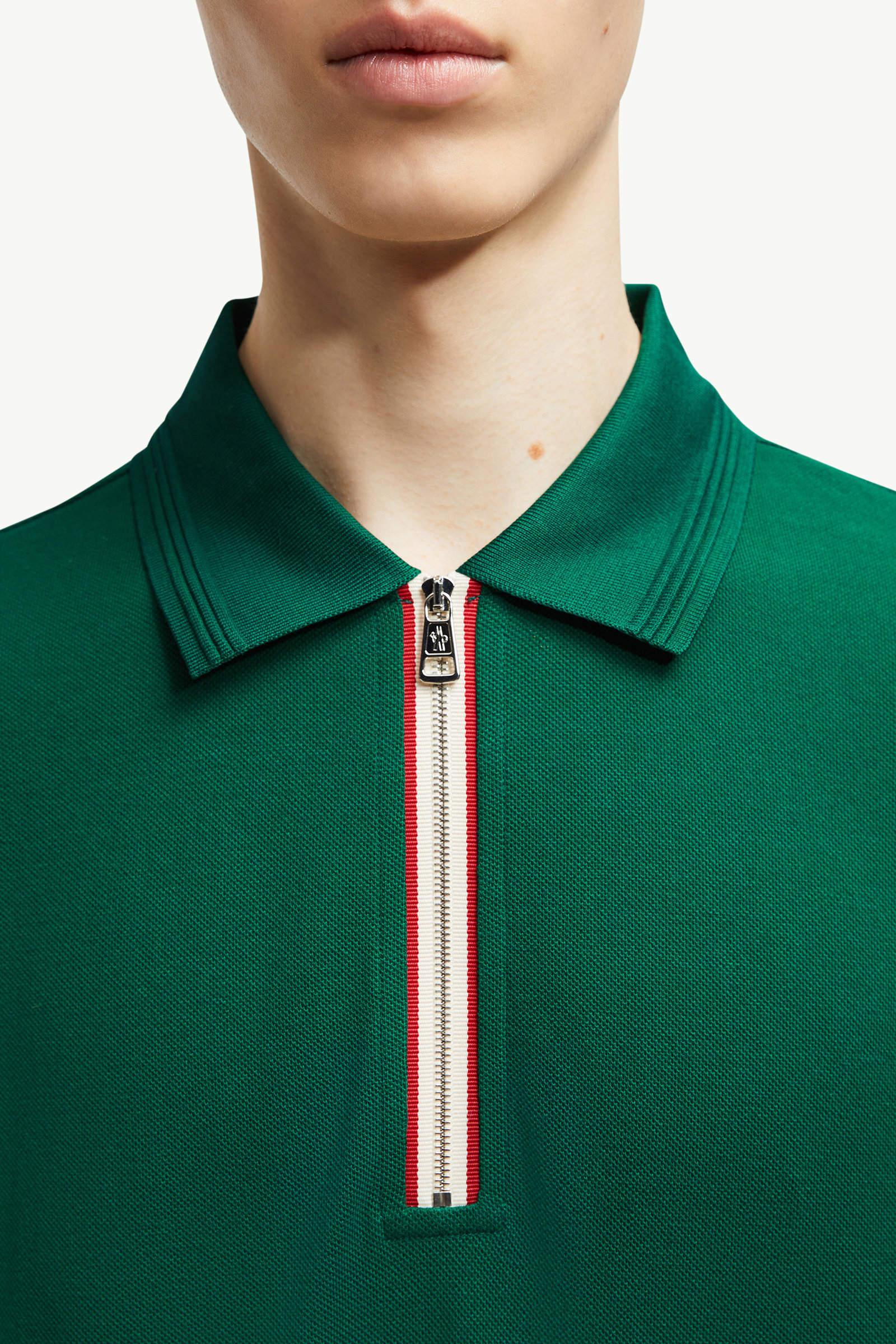 Polo in cotone piquet con orlo tricolore Uomo Verde Smeraldo Moncler 5