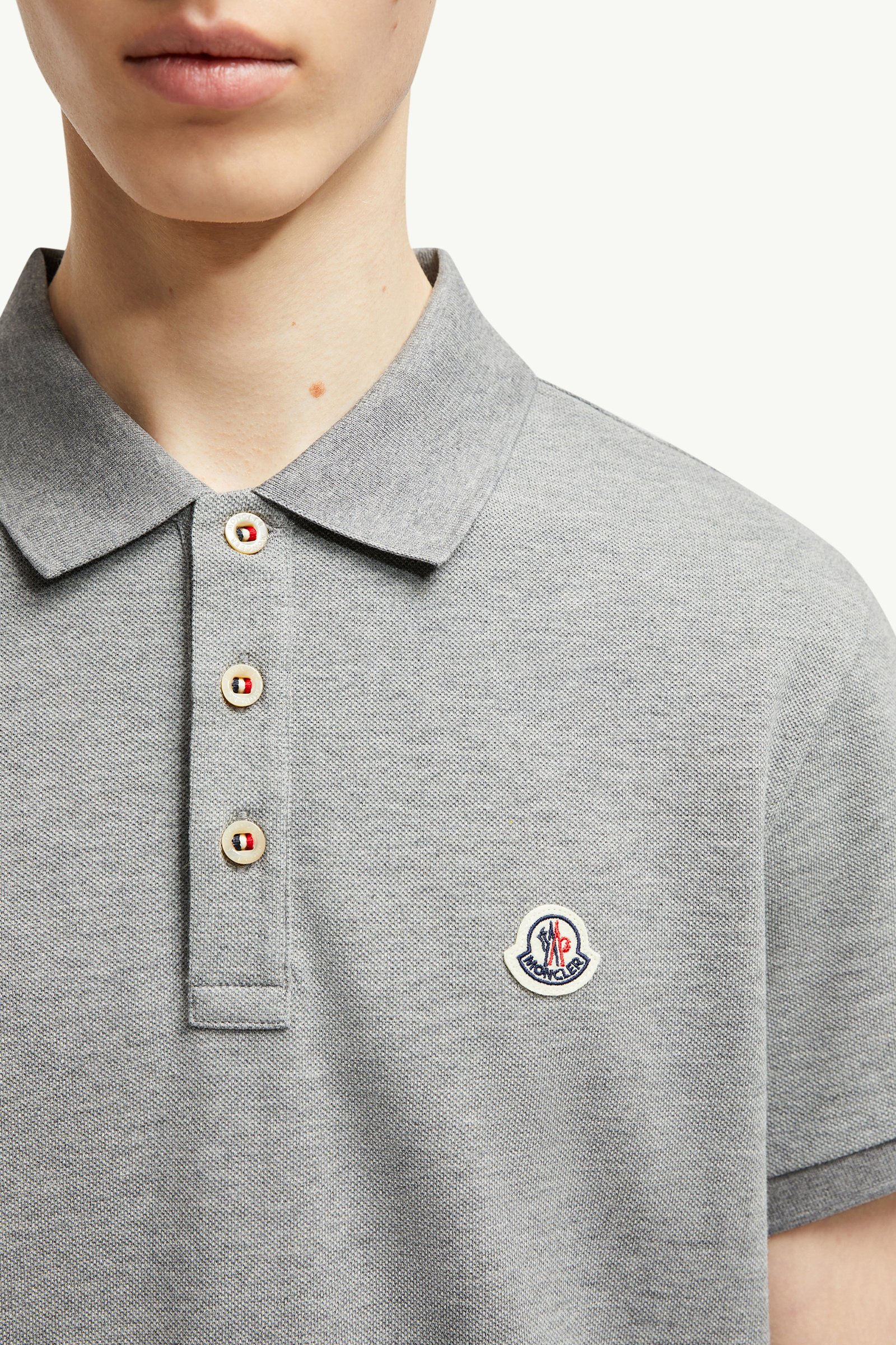 MONCLER グレー ポロシャツ L Gray Logo Patch Cotton Polo Shirt - Polos & T-shirts for Men