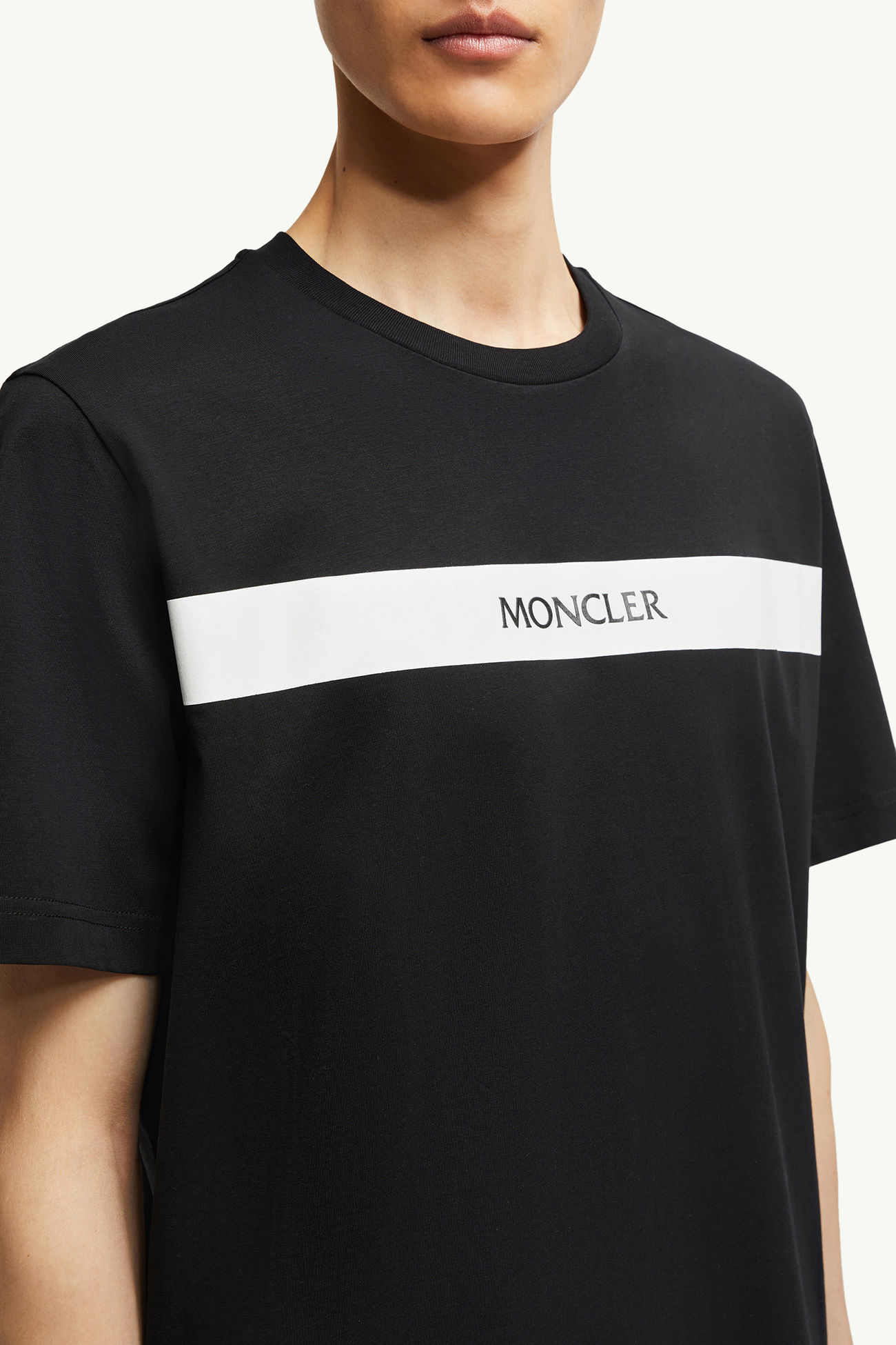 T-Shirt aus Baumwolle mit gummiertem Logo Herren Schwarz Moncler 5