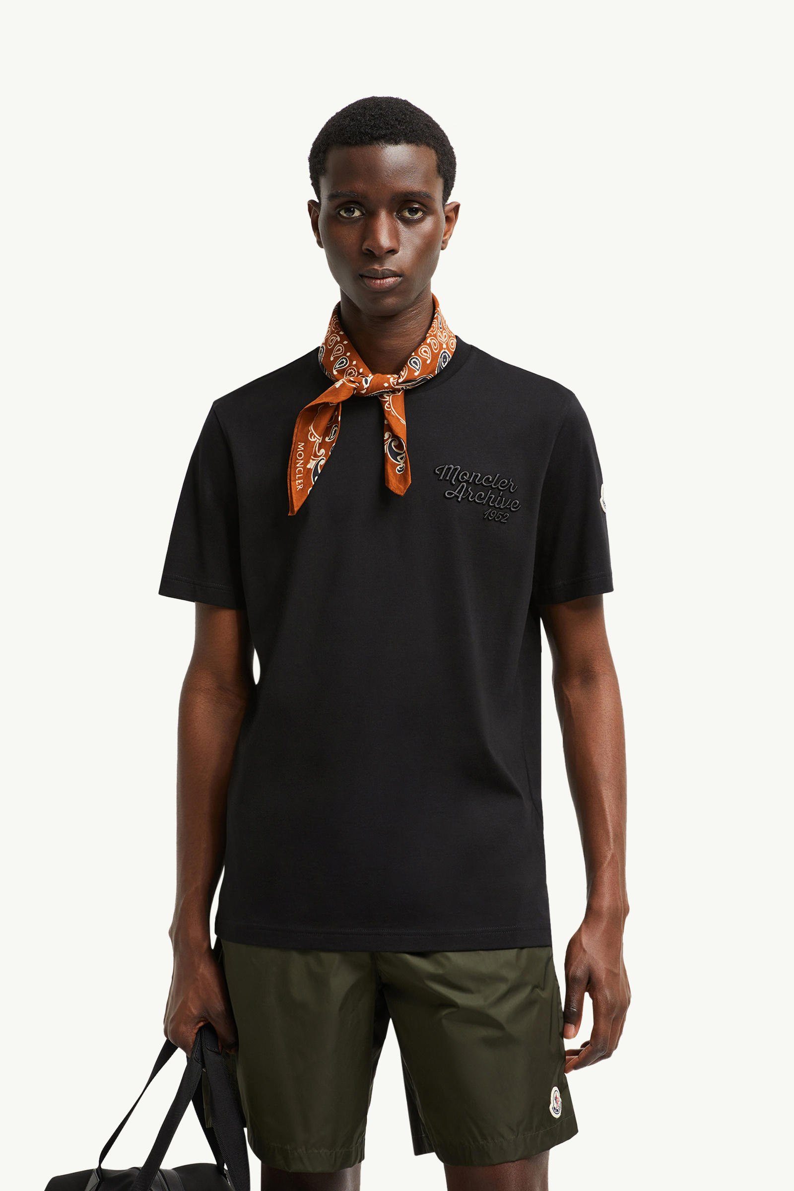 Embroidered Logo Cotton T-Shirt Men Black Moncler 0