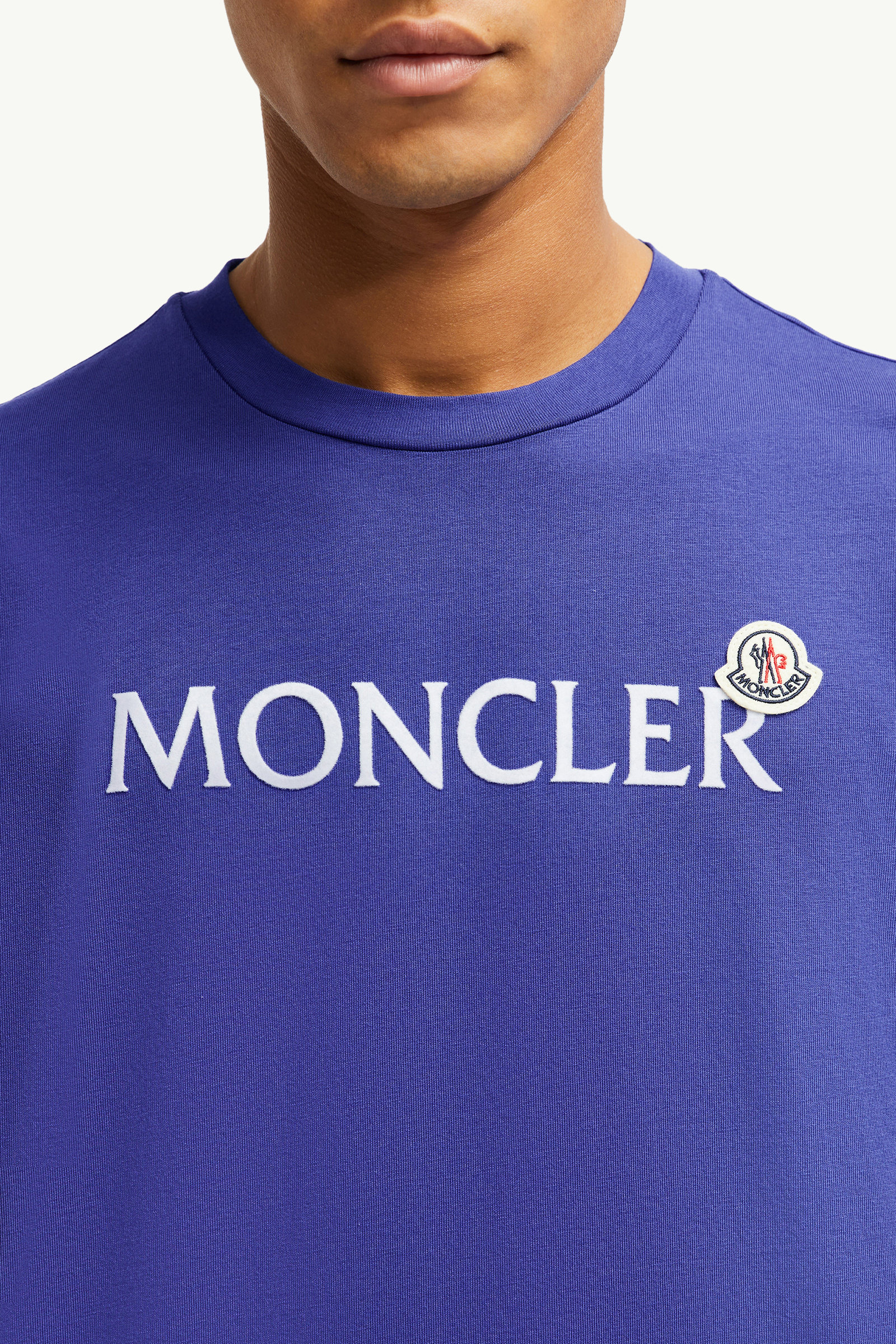 Camiseta de algodón con logotipo flocado Hombre Azul brillante Moncler 5