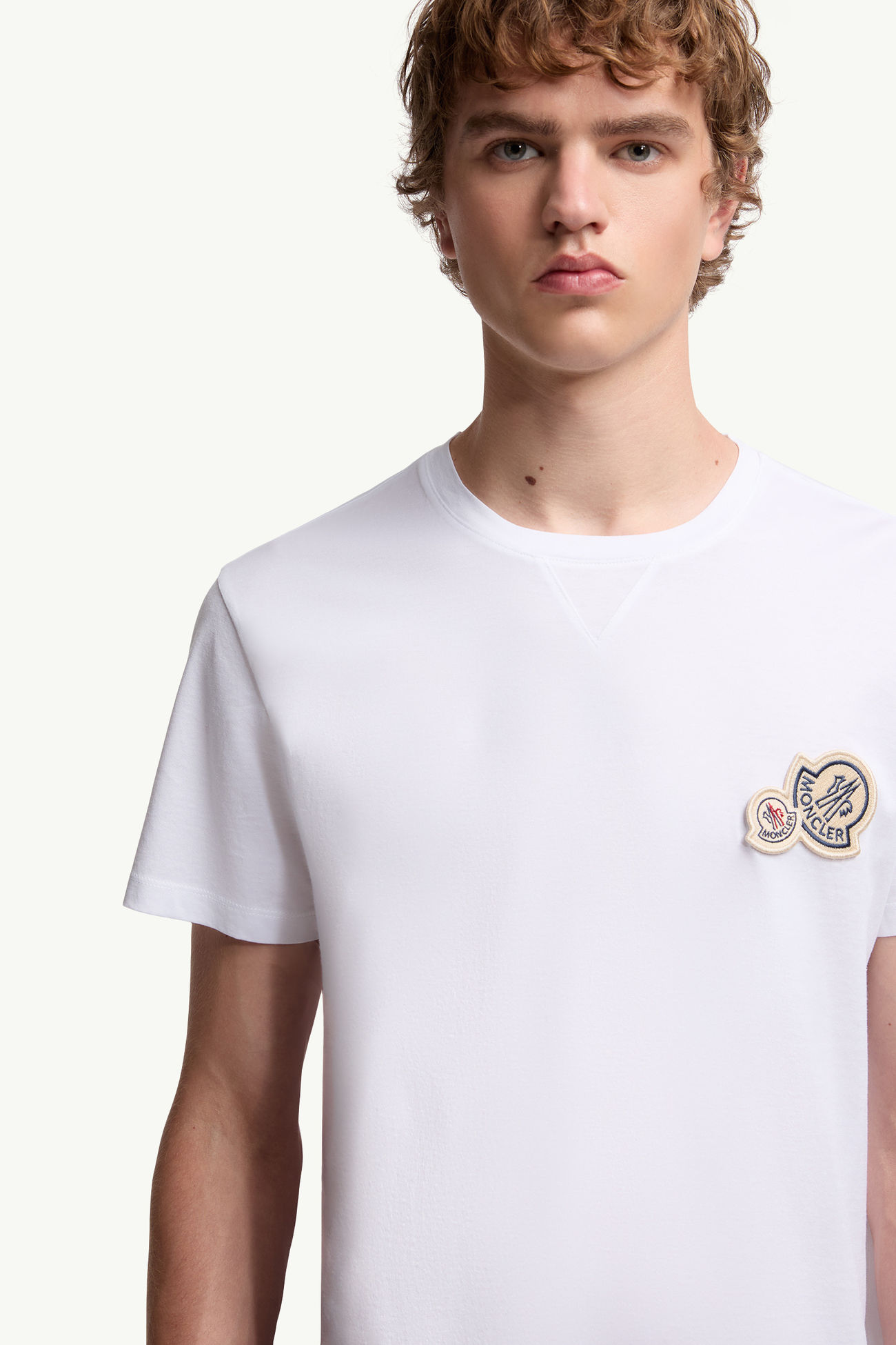 T-Shirt aus Baumwolle mit doppeltem Logoaufnäher Herren Optisches Weiß Moncler 5