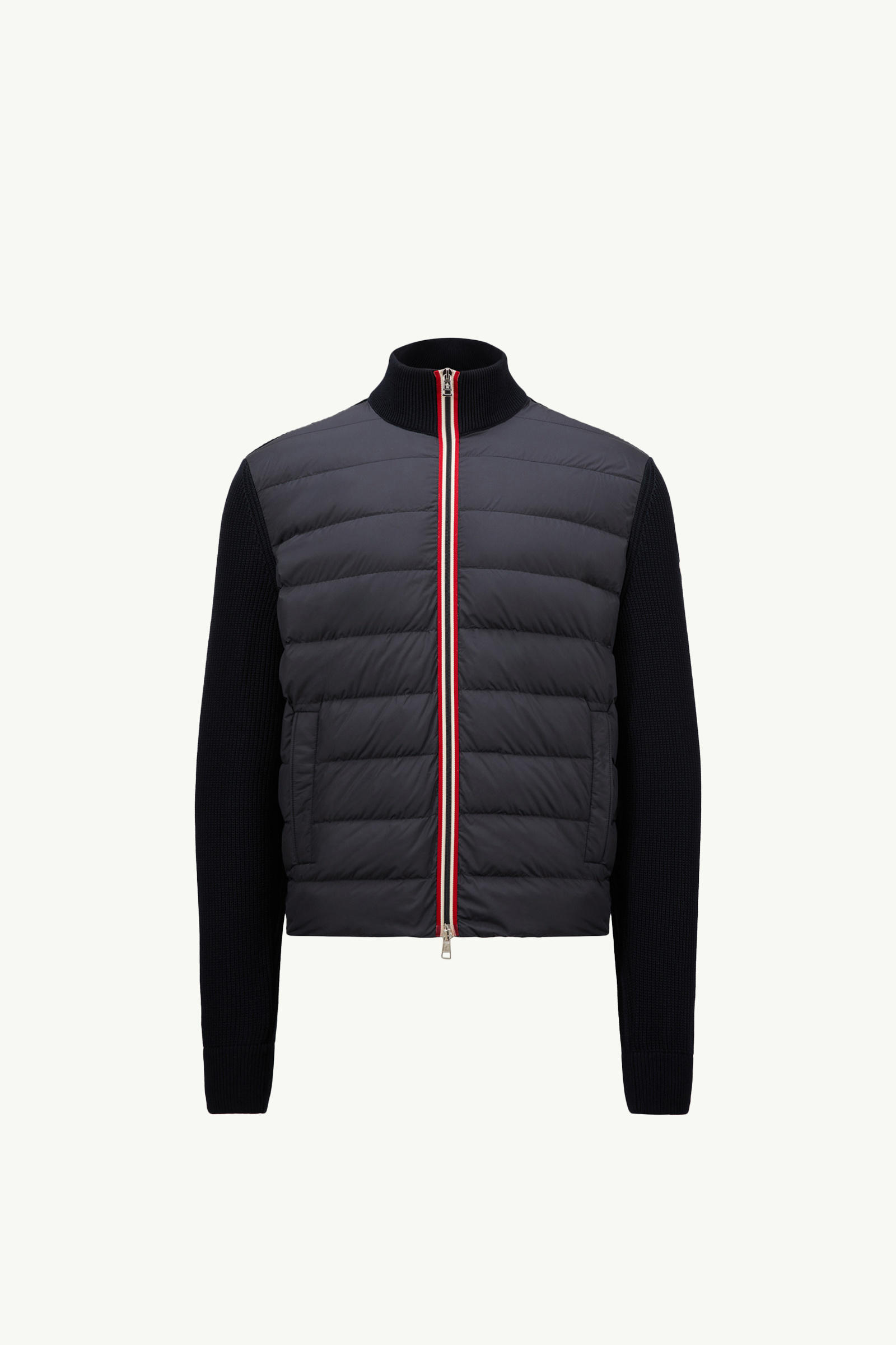 https://moncler-cdn.thron.com/api/v1/content-delivery/shares/dpx6uv/contents/K10919B00006M1367779_F/image/K10919B00006M1367779_F