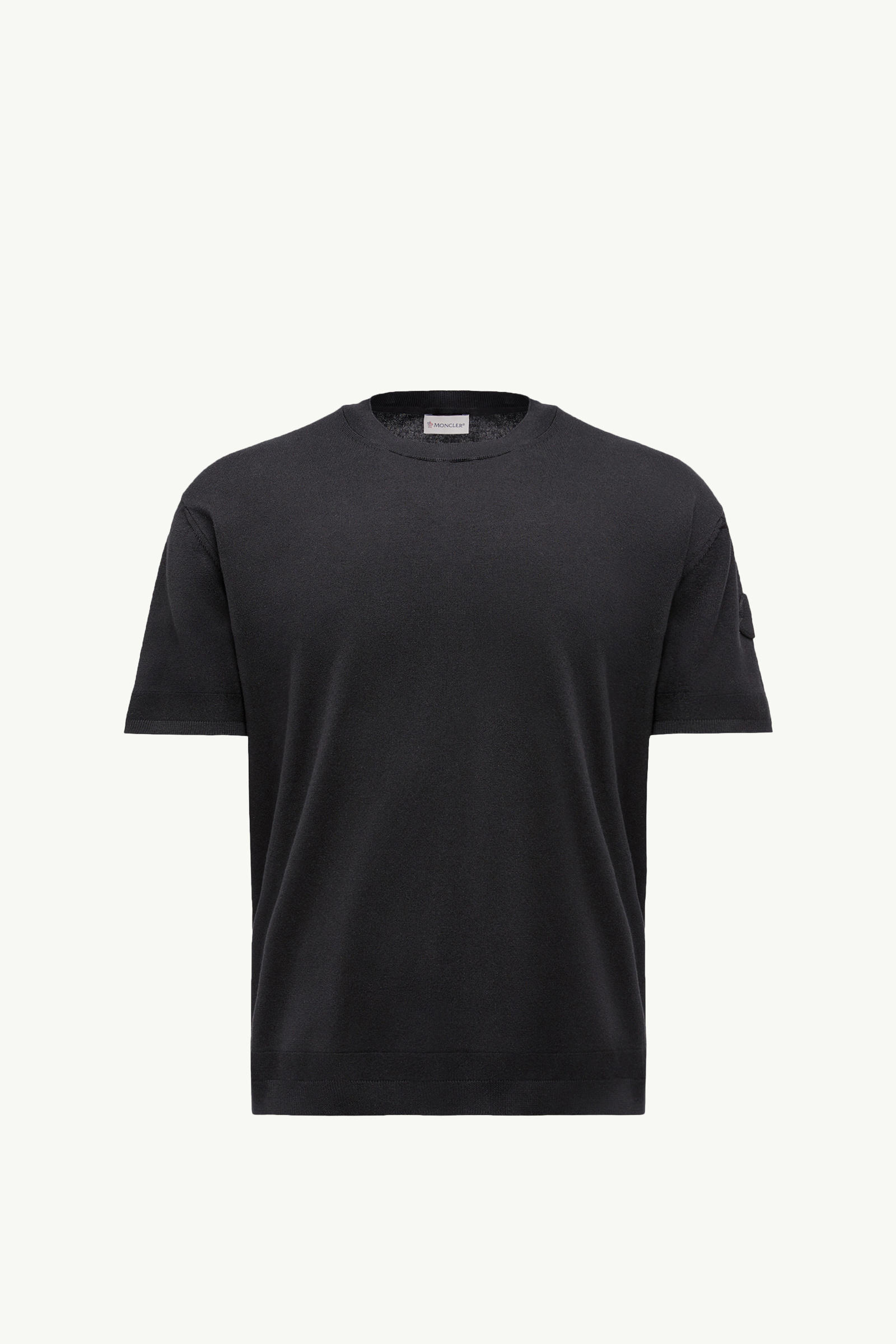 https://moncler-cdn.thron.com/api/v1/content-delivery/shares/dpx6uv/contents/K10919C00011M6329999_F/image/K10919C00011M6329999_F