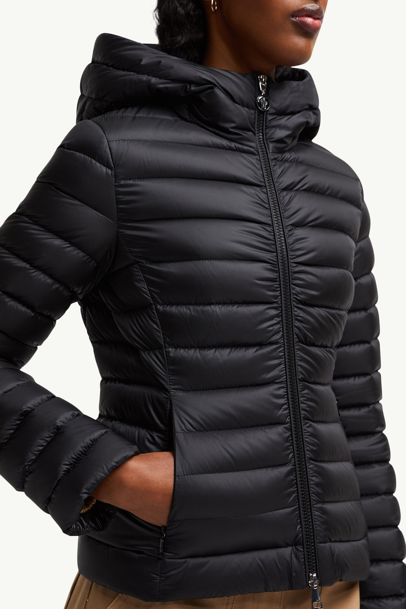 Plumífero corto con capucha Ige Mujer Negro Moncler 5
