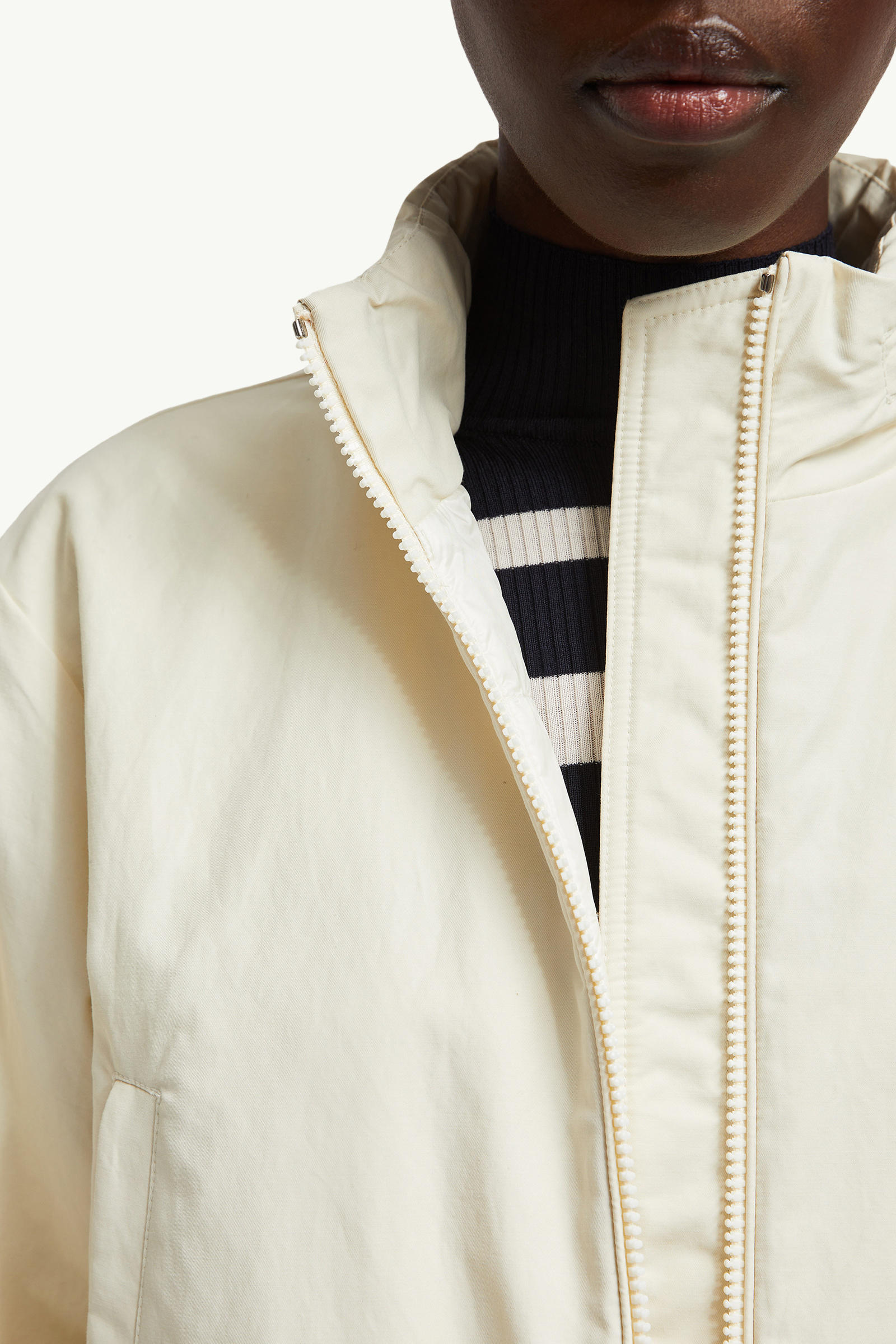 Plumífero corto de sarga con capucha Janze Mujer Blanco Moncler 8
