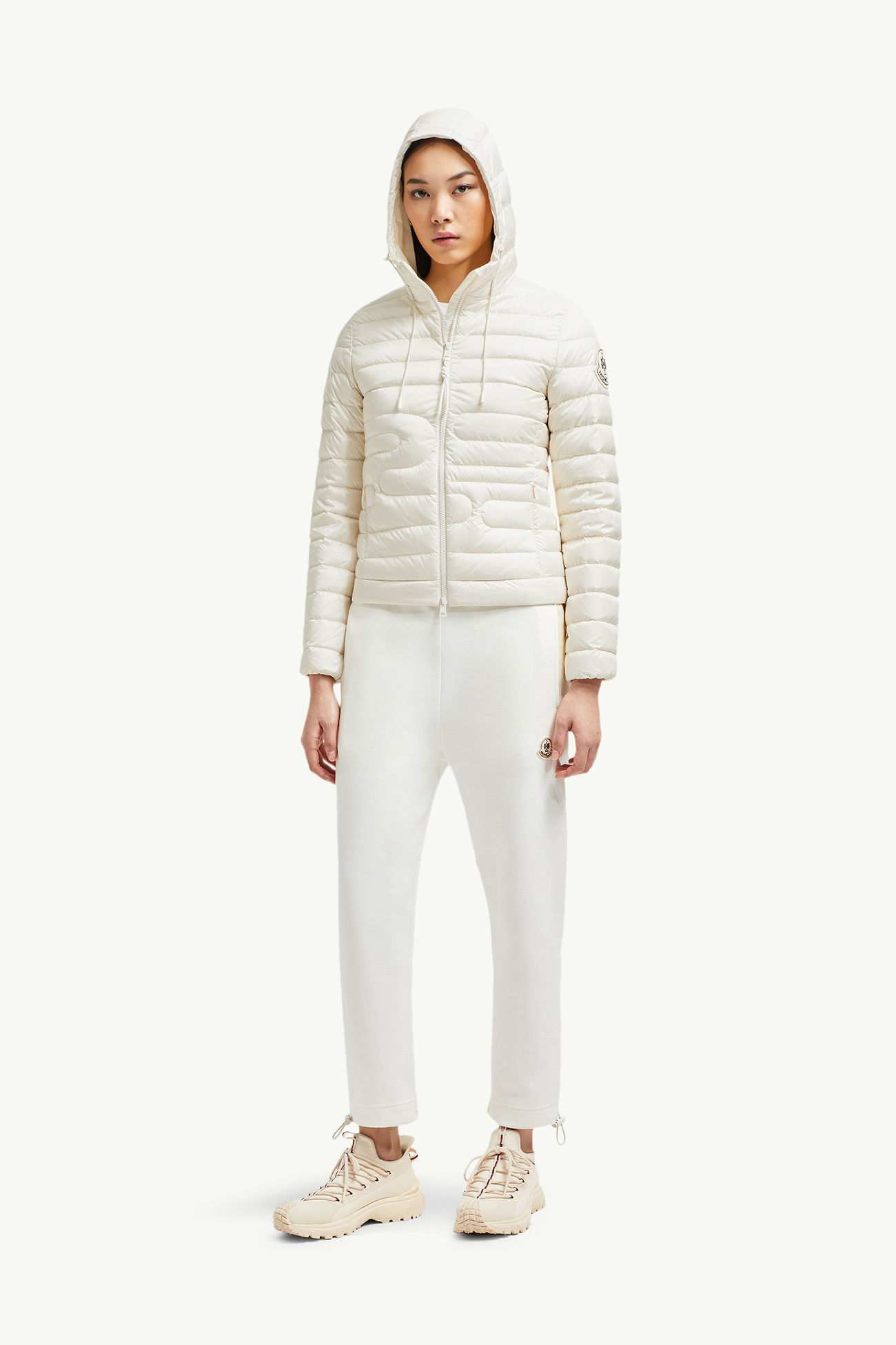 Xiaobai kurze Daunenjacke mit Kapuze und Schlangen-Steppung Damen Weiß-Elfenbein Moncler 0