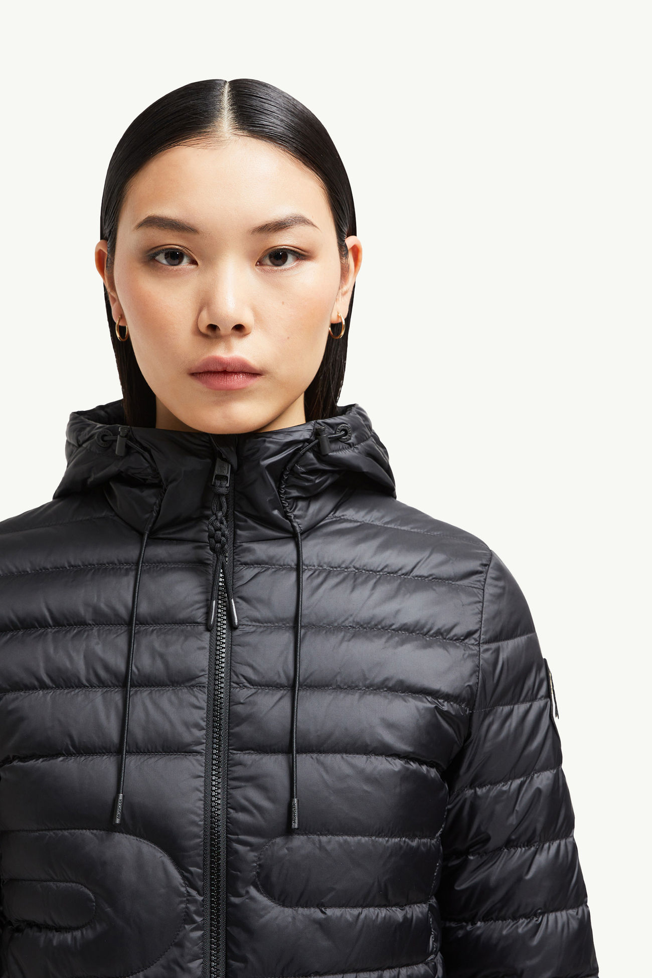 Xiaobai kurze Daunenjacke mit Kapuze und Schlangen-Steppung Damen Schwarz Moncler 1