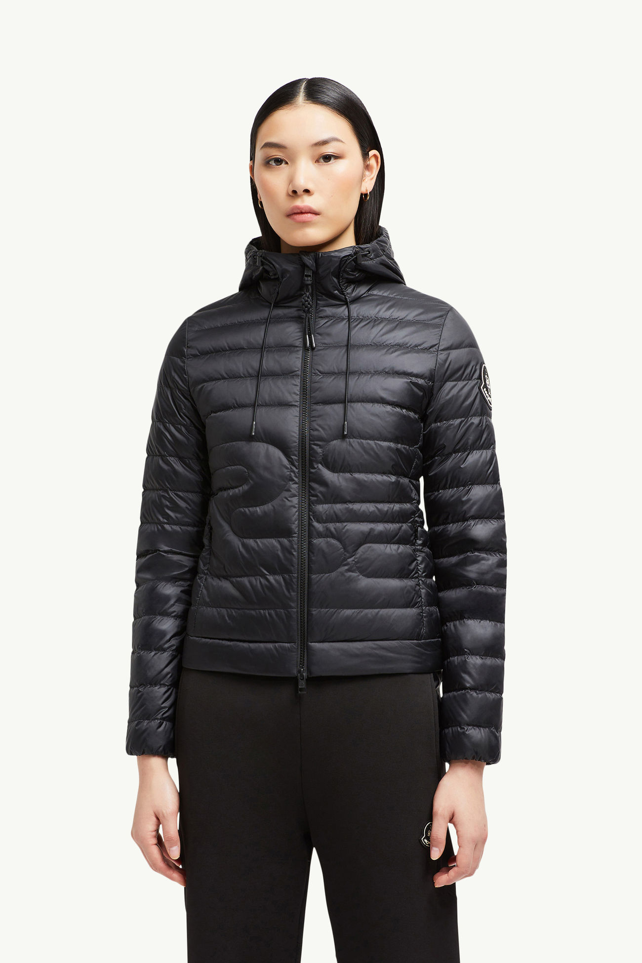 Xiaobai女士连帽蛇形绗缝短款羽绒夹克外套 女士 黑色 Moncler 3
