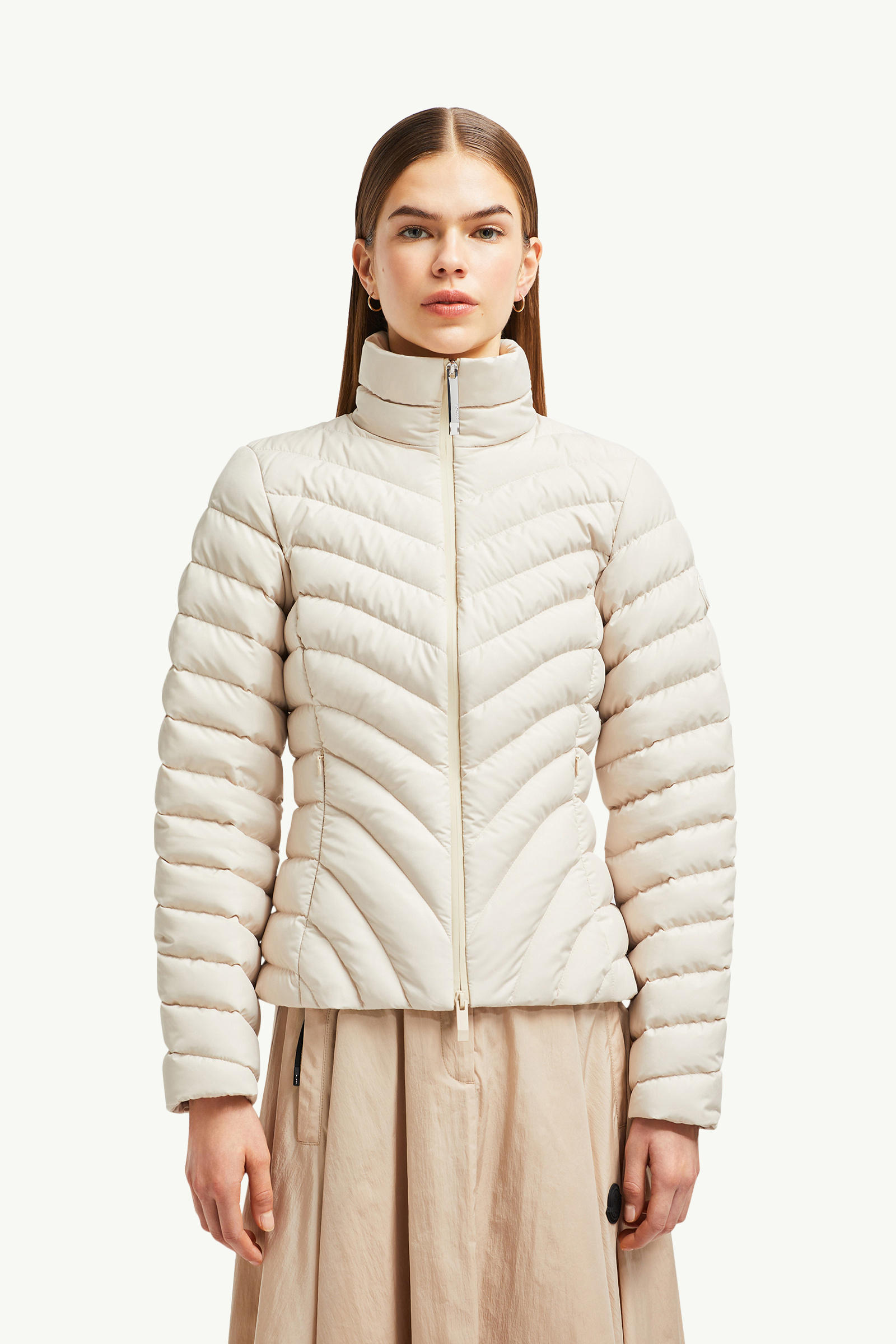 Grange女士斜纹绗缝短款羽绒夹克外套 女士 砂米黄 Moncler 3