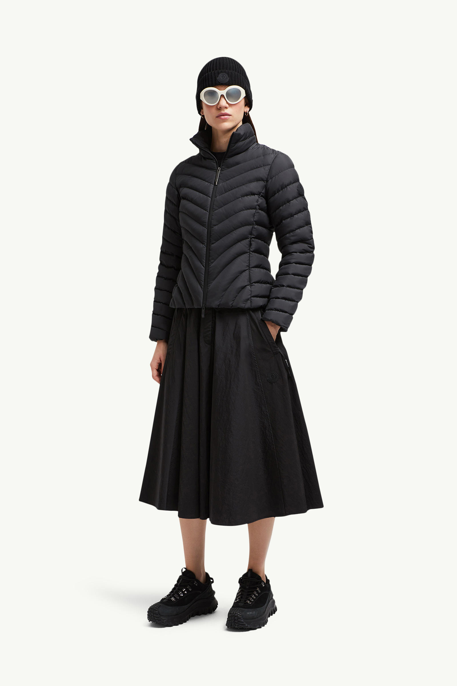 Grange 사선 퀼팅 쇼트 다운 재킷 여성 블랙 Moncler 0
