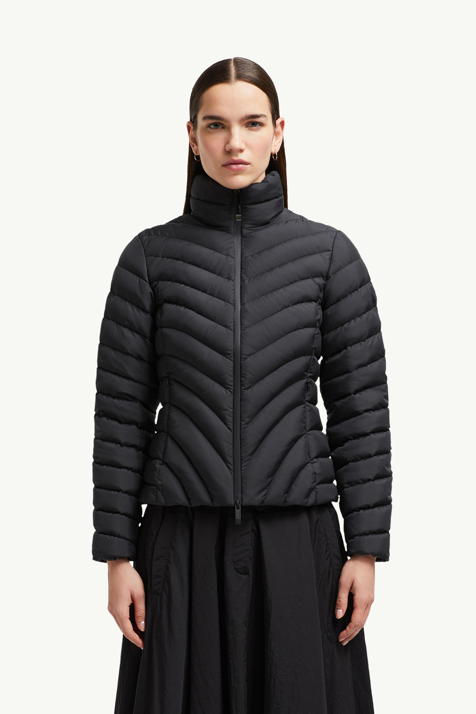 Grange 사선 퀼팅 쇼트 다운 재킷 여성 블랙 Moncler 3