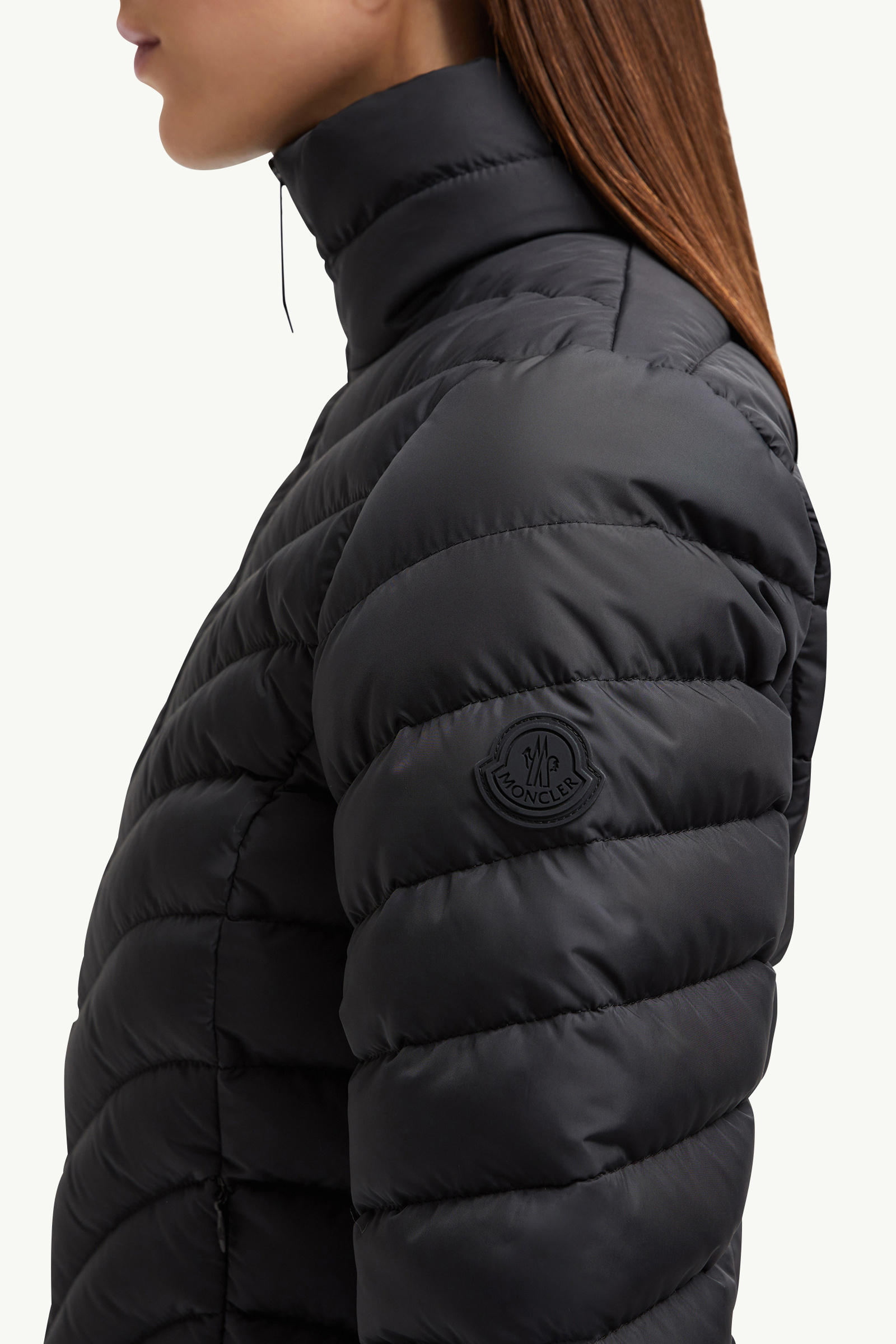 Grange 사선 퀼팅 쇼트 다운 재킷 여성 블랙 Moncler 6