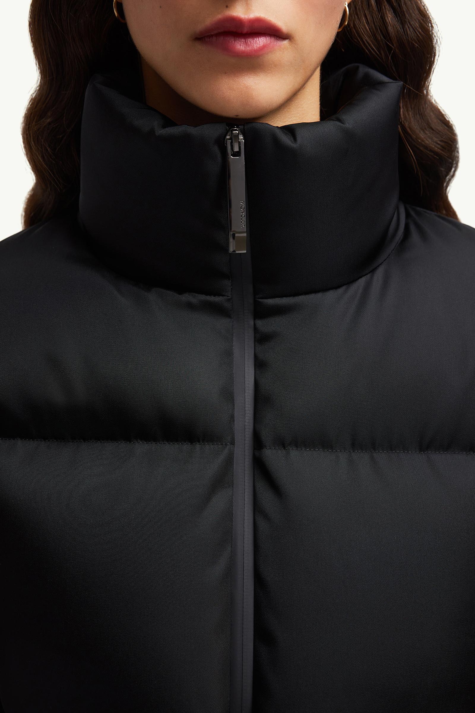 ジャケット MONCLER Woman Jacket Black K10931A0018054A1K 999 Black Gie Hooded Long Down Jacket - Long Jackets & Parka for
