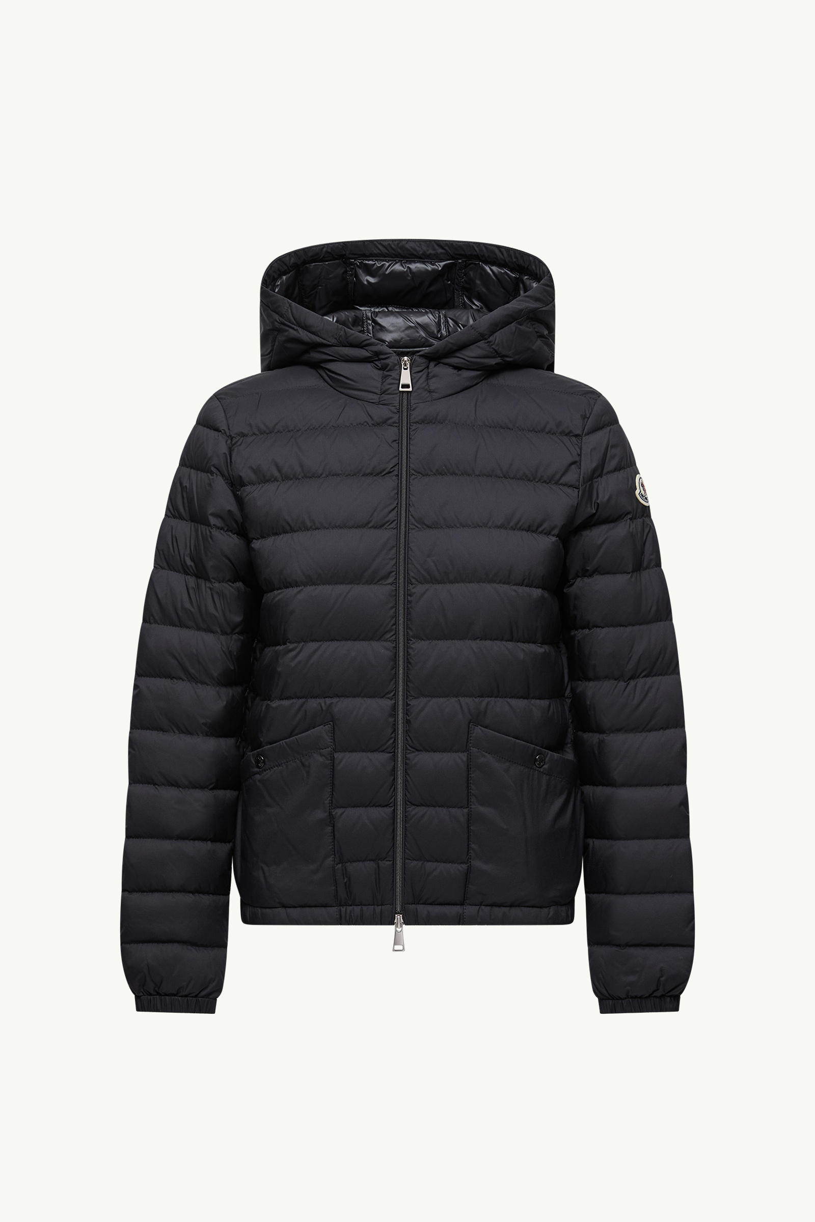 https://moncler-cdn.thron.com/api/v1/content-delivery/shares/dpx6uv/contents/K10931A000695986E999_F/image/K10931A000695986E999_F