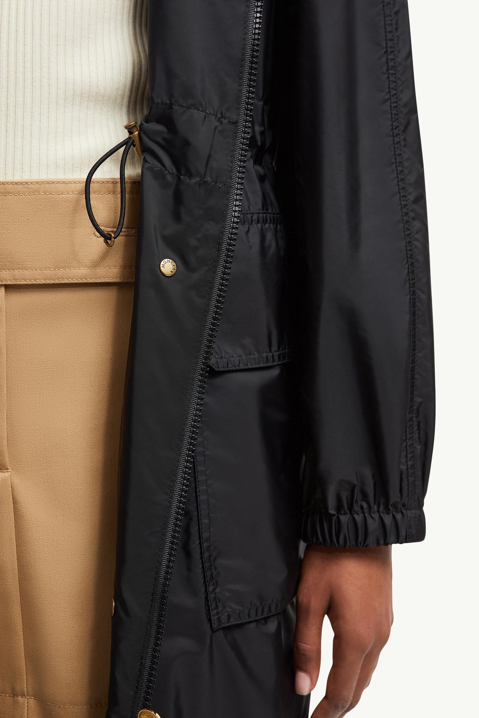 【MONCLER】Hiengosレインコート ブラック Hiengosレインコート : ロングジャケット＆パーカー