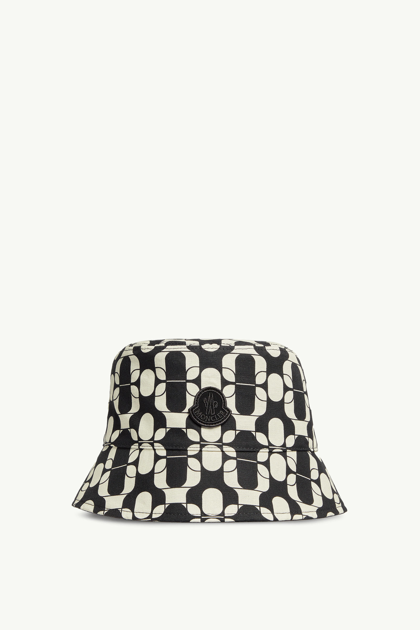 https://moncler-cdn.thron.com/api/v1/content-delivery/shares/dpx6uv/contents/K10933B00040598H8S90_F/image/K10933B00040598H8S90_F
