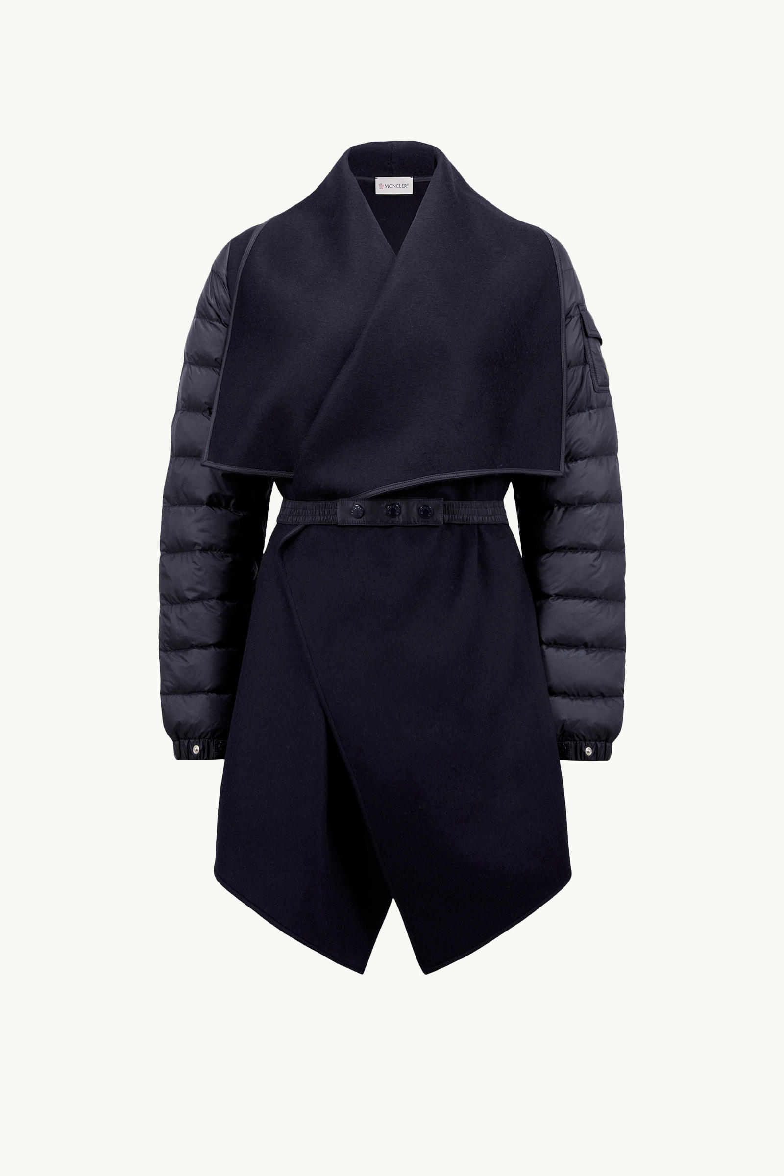 https://moncler-cdn.thron.com/api/v1/content-delivery/shares/dpx6uv/contents/K10933G00008M5651780_F/image/K10933G00008M5651780_F