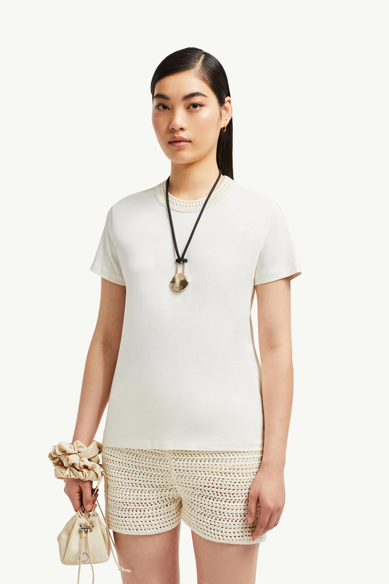 Tシャツ・カットソー Moncler T-SHIRT WITH CROCHET DETAIL White Crochet Accent Cotton T-Shirt - Tops & T-shirts for