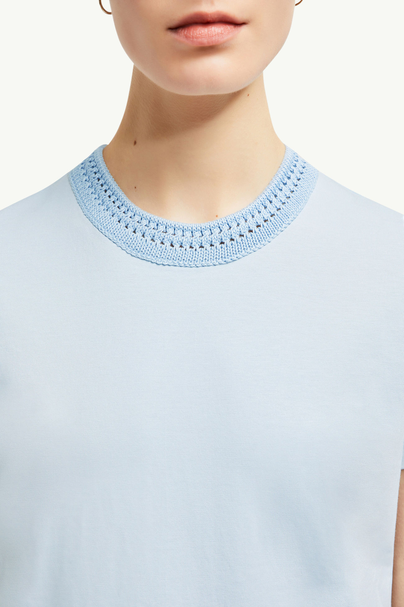 T-Shirt aus Baumwolle mit Häkelakzent Damen Hellblau Moncler 5