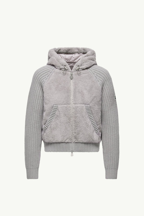 https://moncler-cdn.thron.com/api/v1/content-delivery/shares/dpx6uv/contents/K10939B00002M111590V_F/image/K10939B00002M111590V_F
