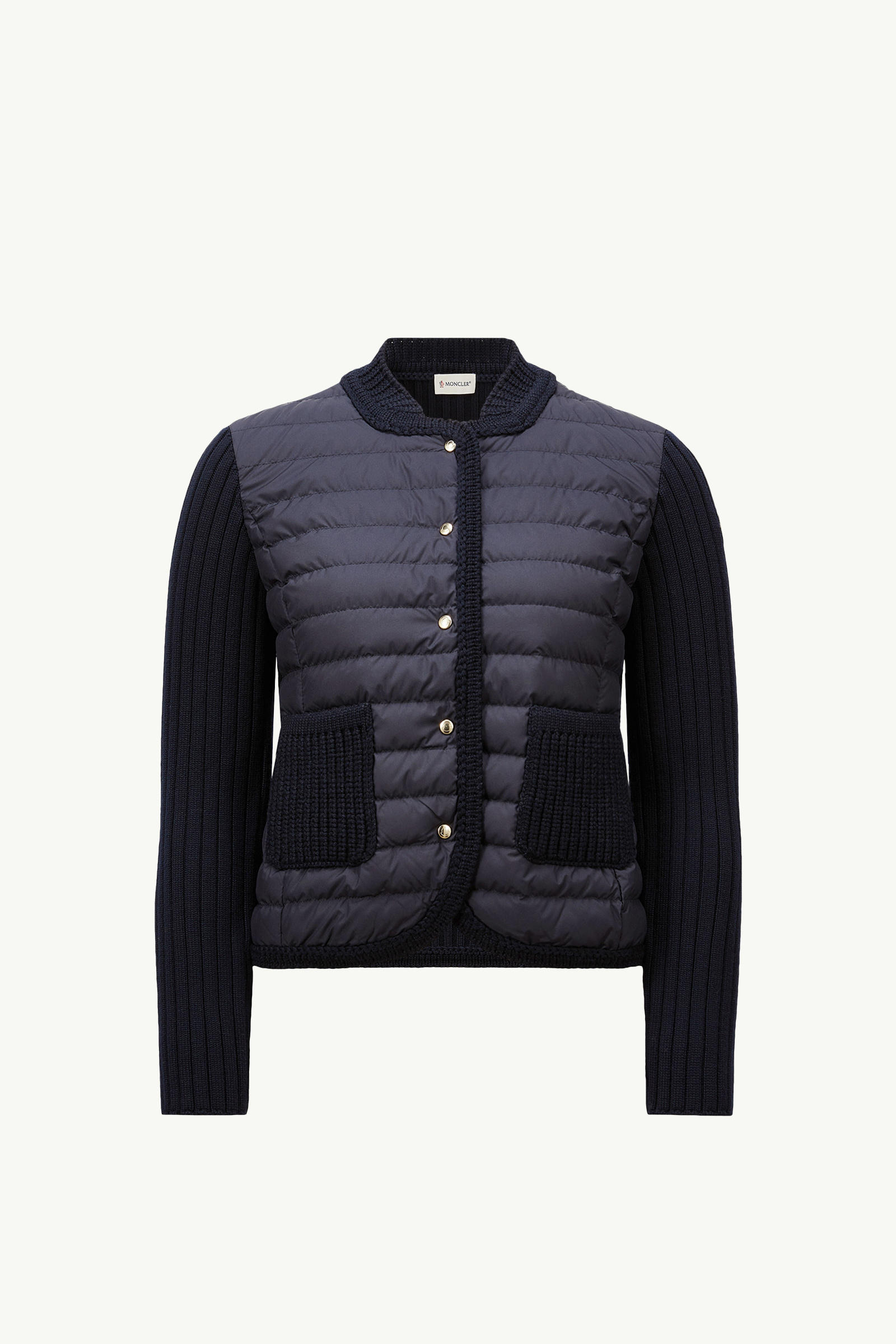 https://moncler-cdn.thron.com/api/v1/content-delivery/shares/dpx6uv/contents/K10939B00013M1131742_F/image/K10939B00013M1131742_F